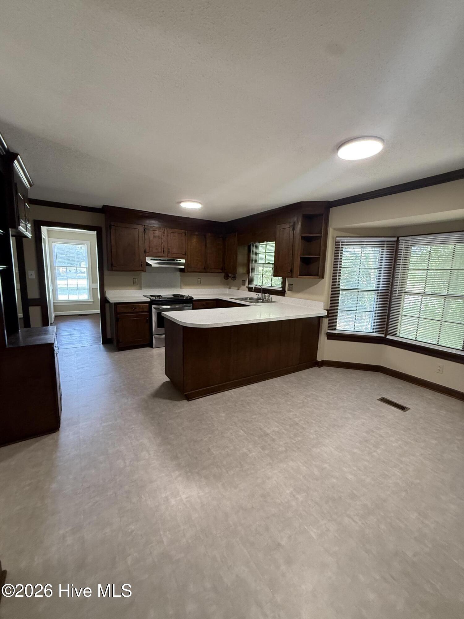 1601 Benvenue Forest Road