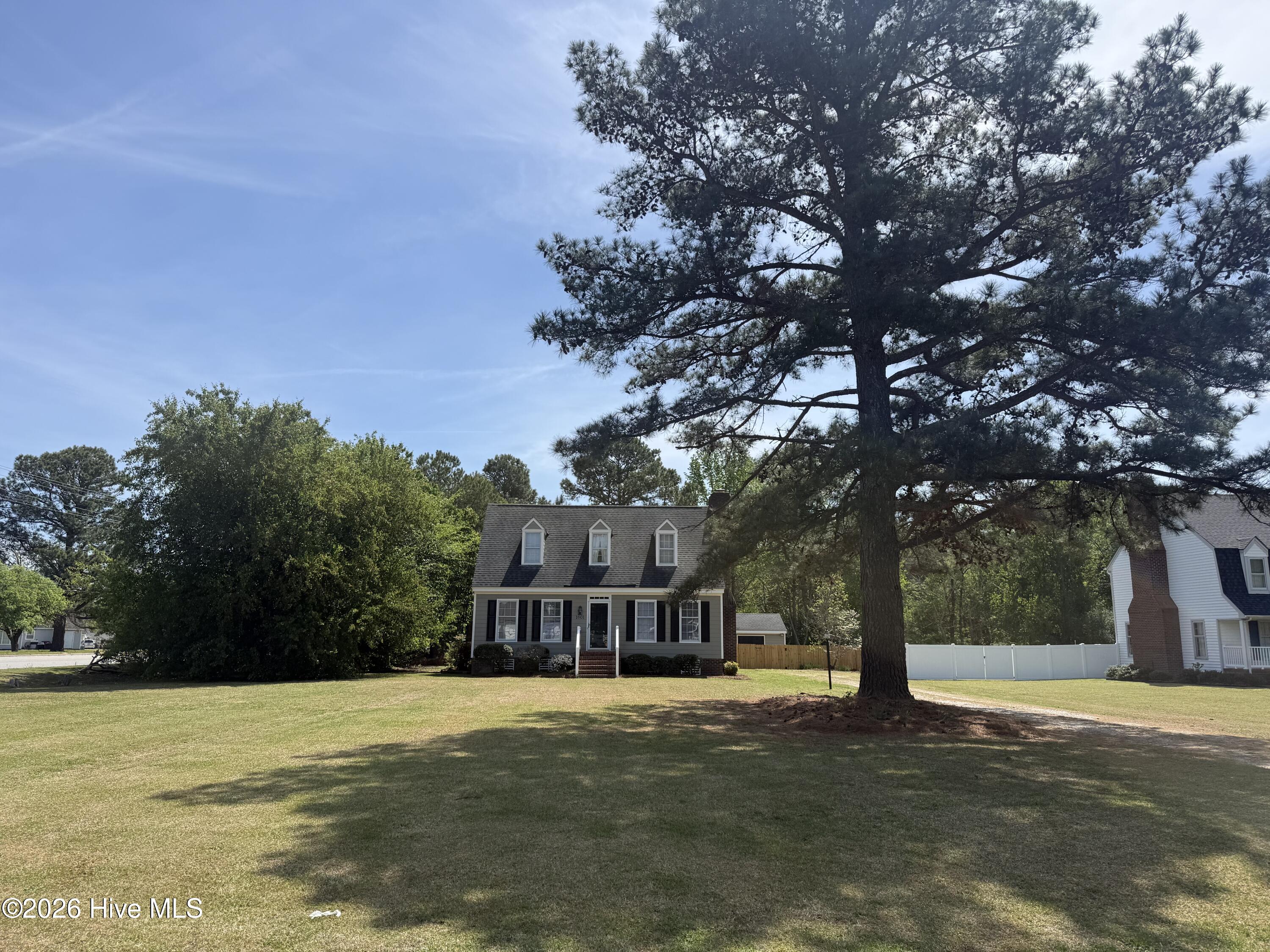 1601 Benvenue Forest Road