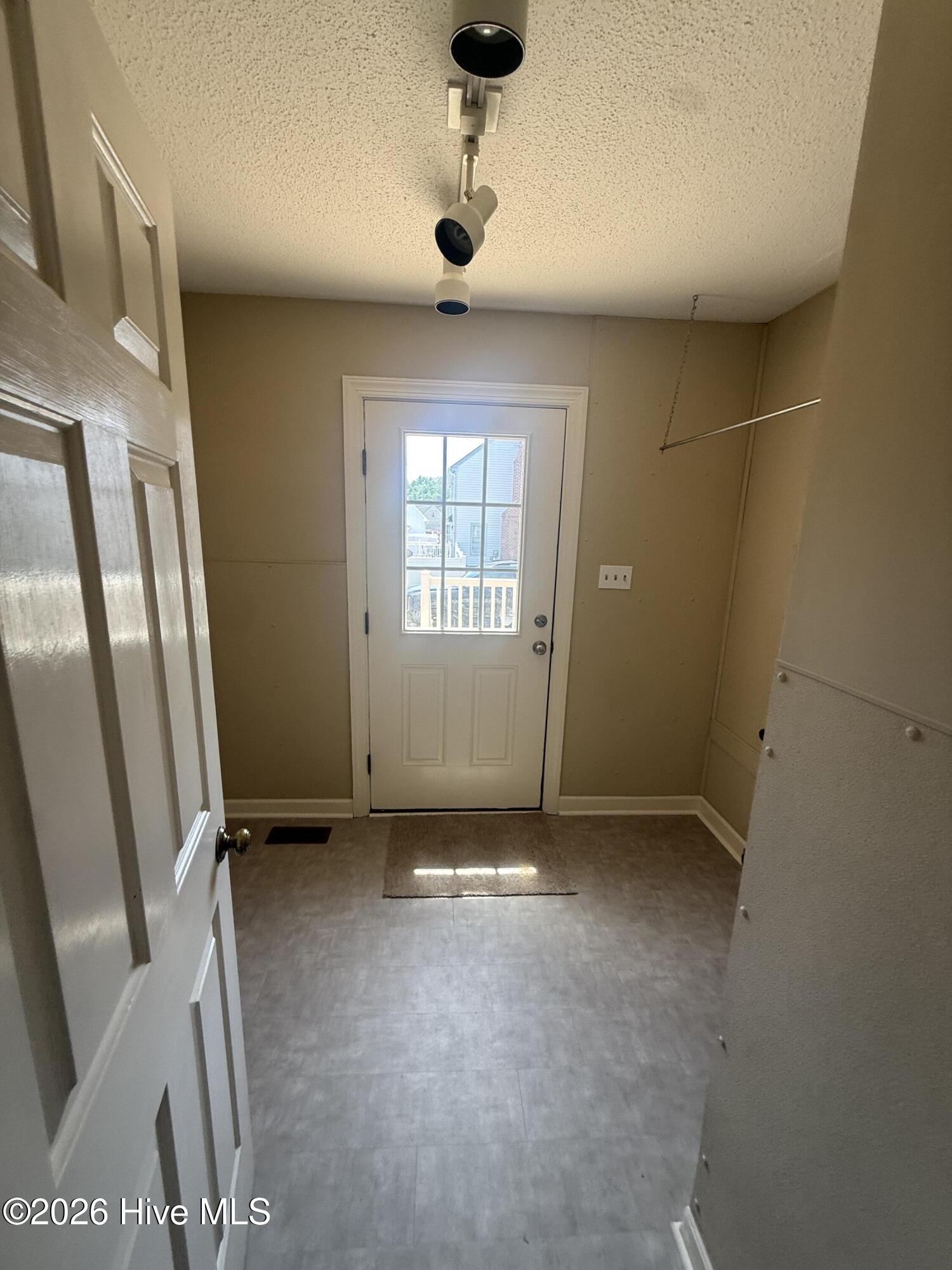 1601 Benvenue Forest Road