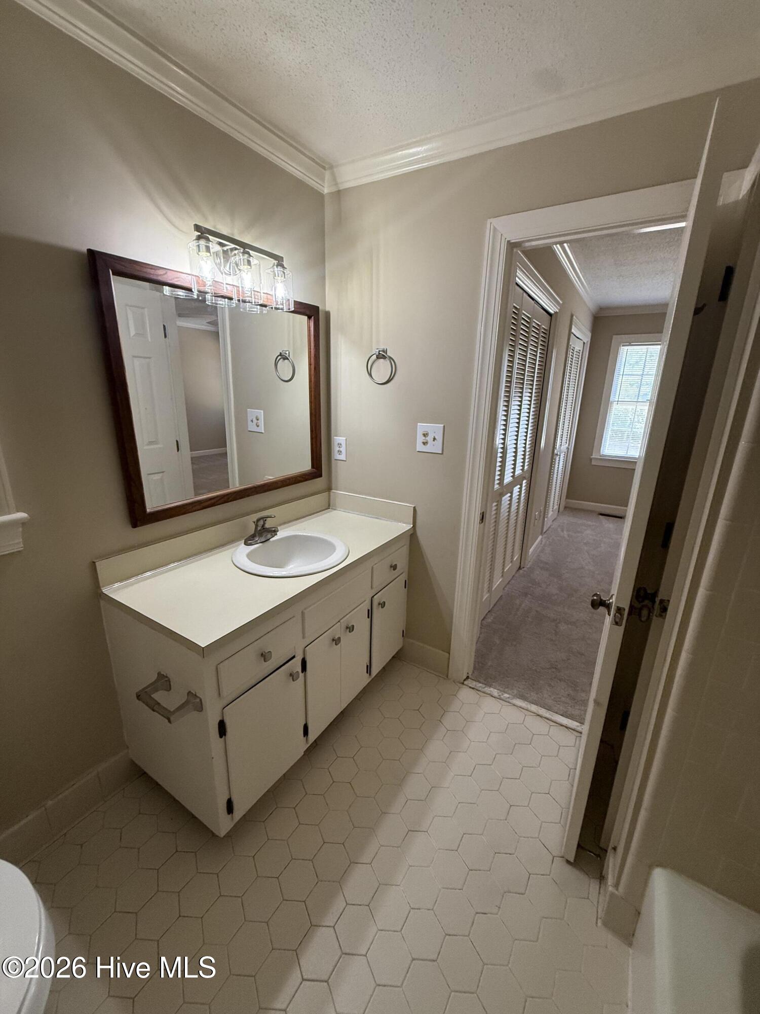 1601 Benvenue Forest Road