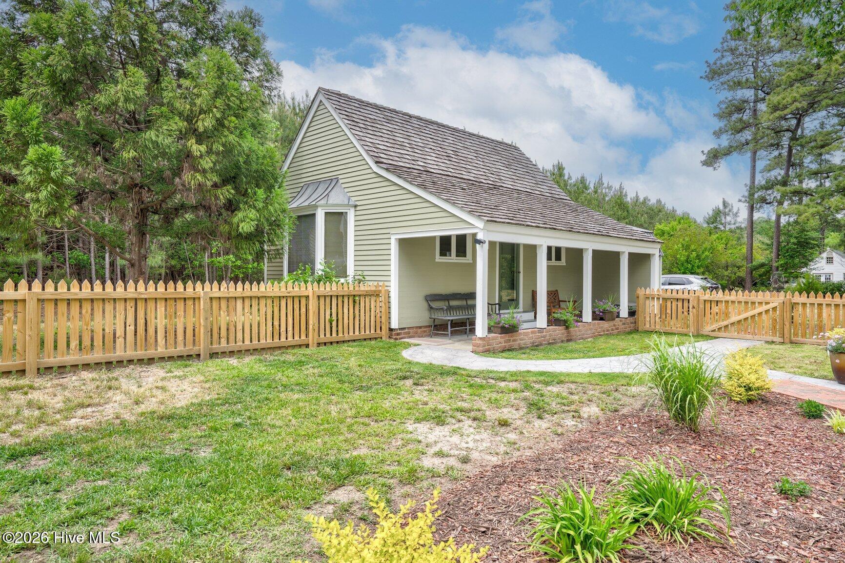 1516 Colony Drive