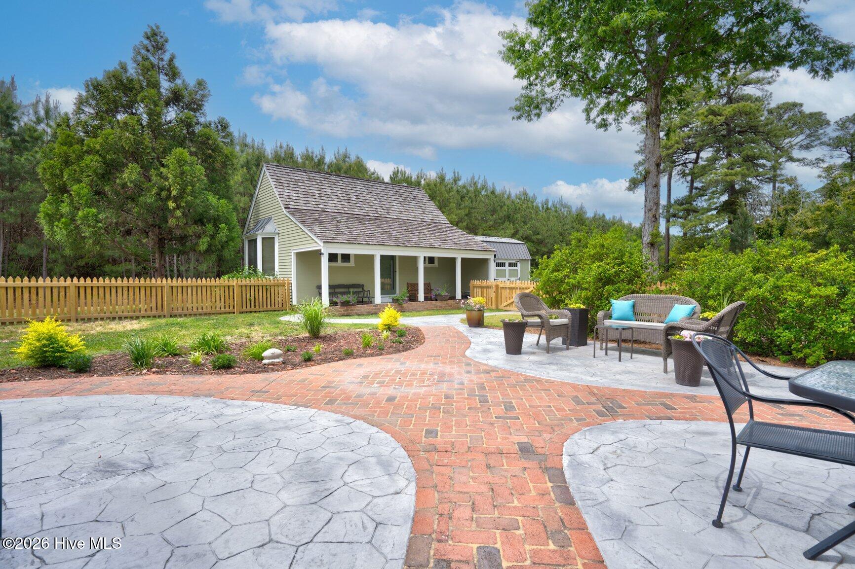1516 Colony Drive