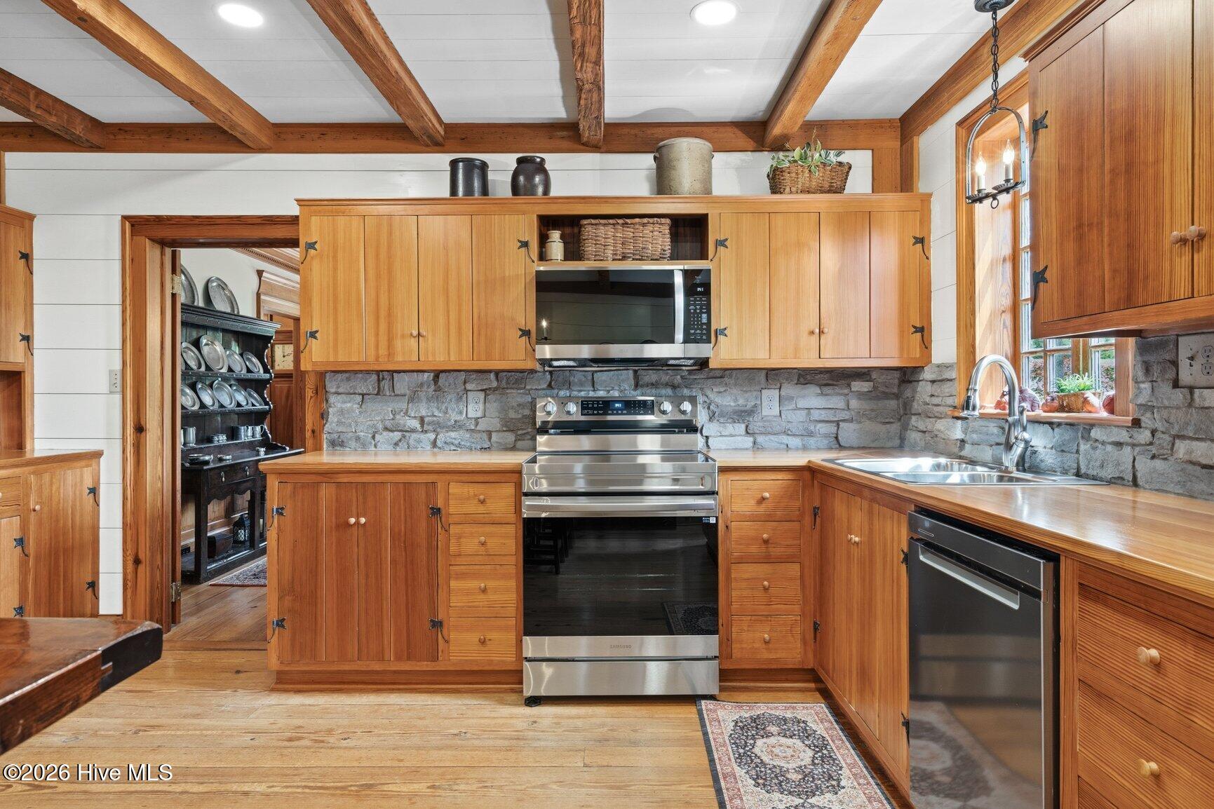1516 Colony Drive