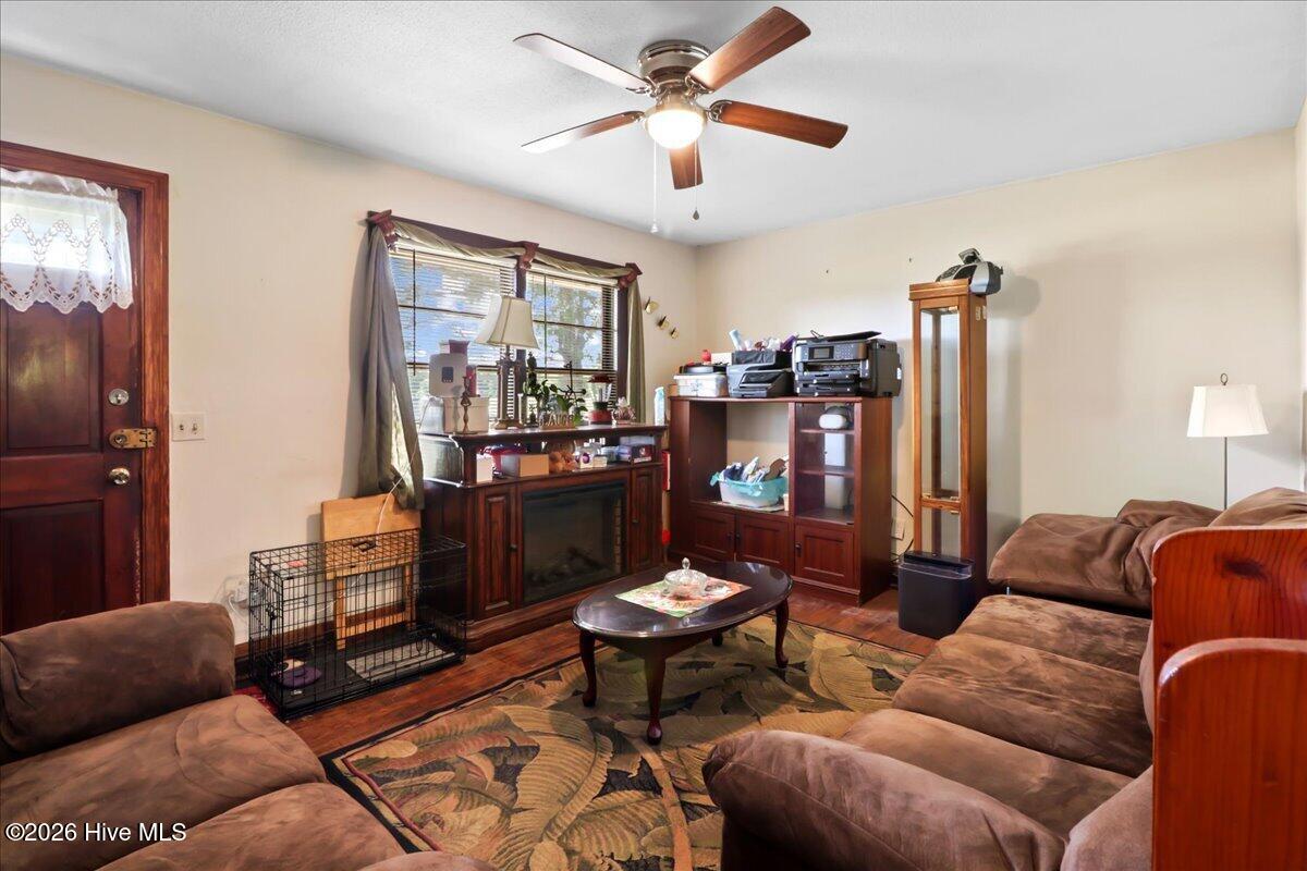 9781 Red Oak Road