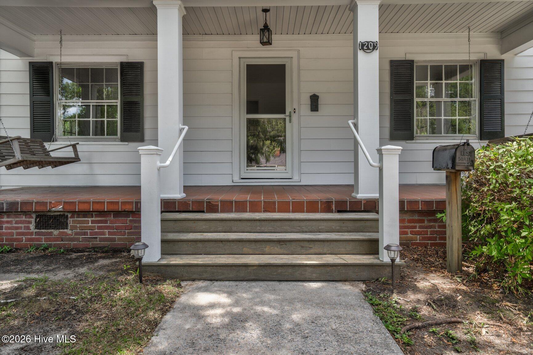 1209 W Thomas Street
