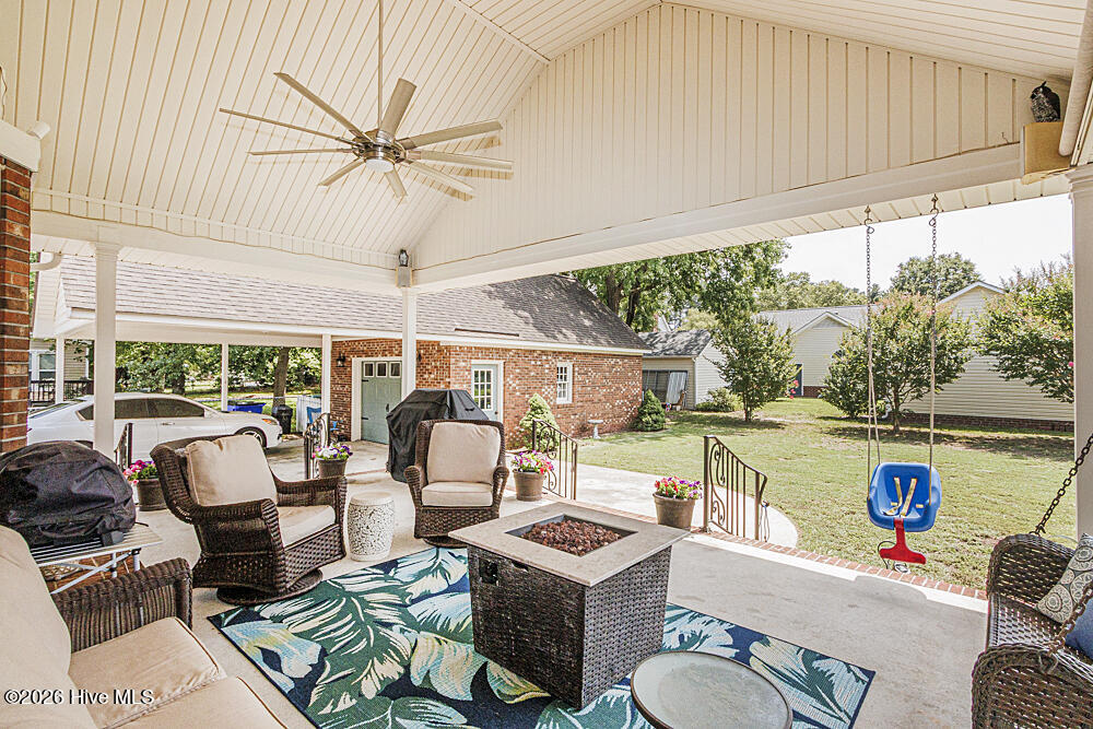 609 Golfers Lane