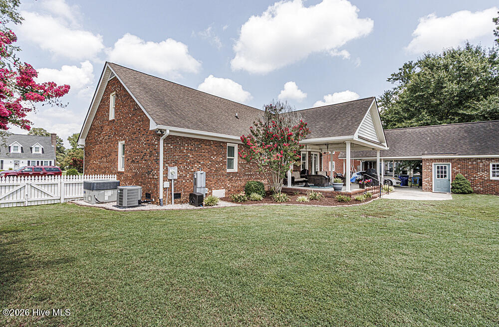 609 Golfers Lane