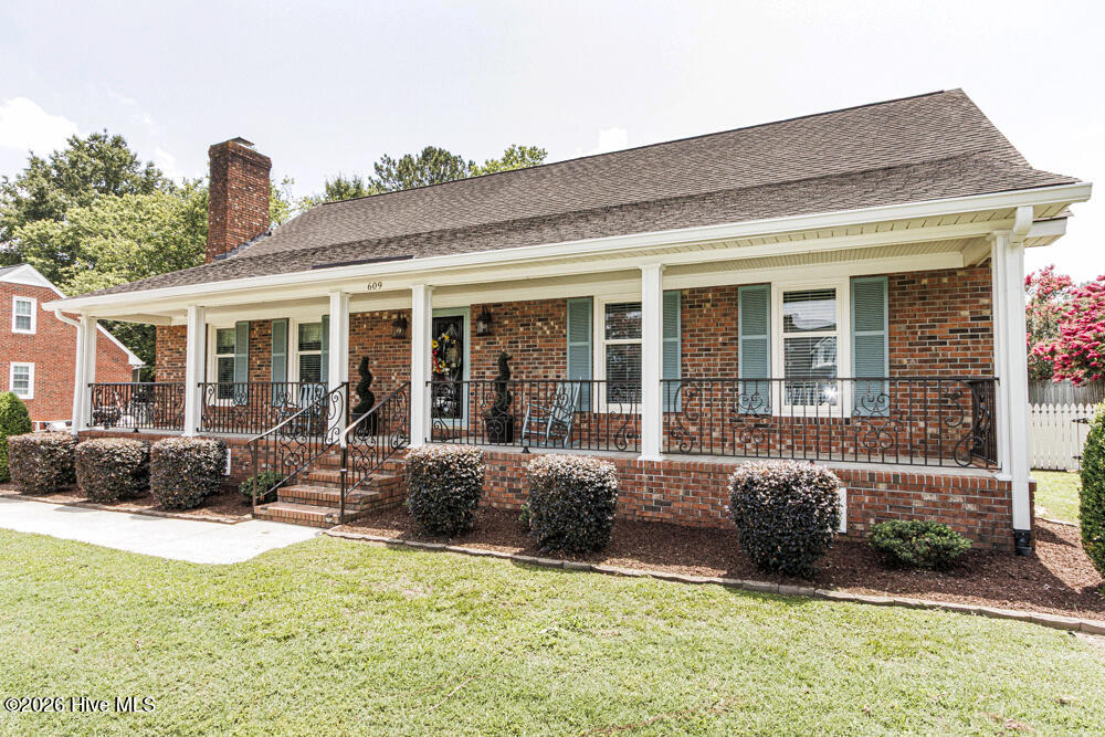 609 Golfers Lane