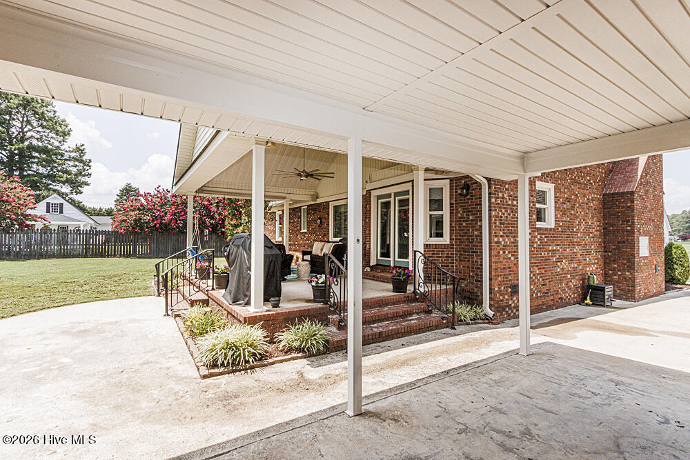 609 Golfers Lane