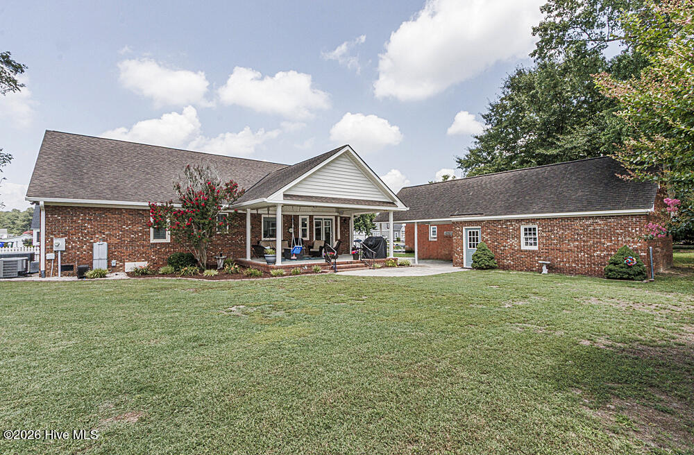 609 Golfers Lane