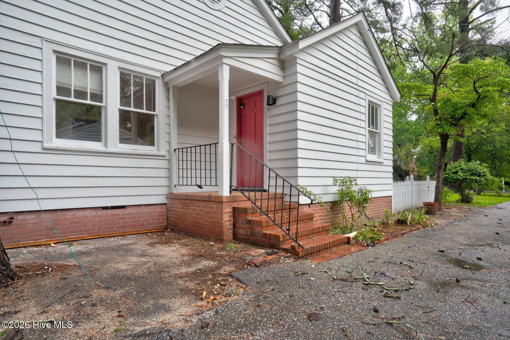 1041 Lafayette Avenue