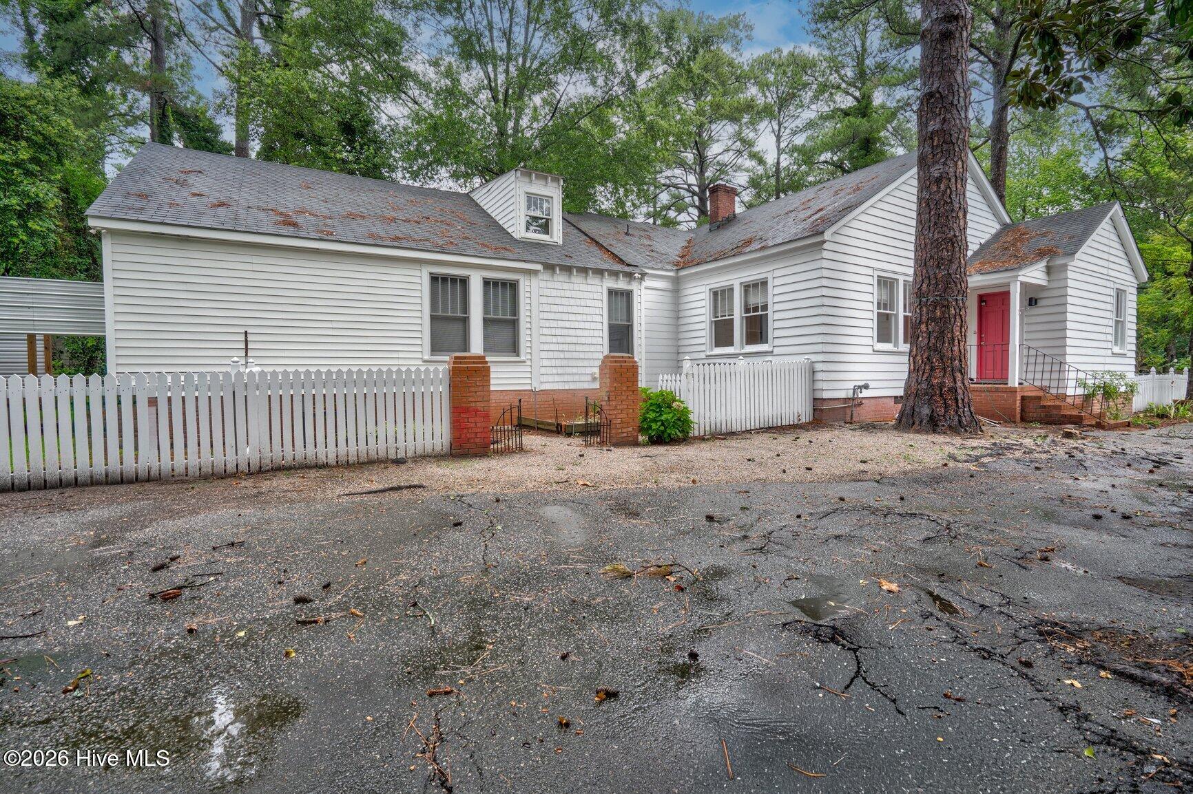 1041 Lafayette Avenue