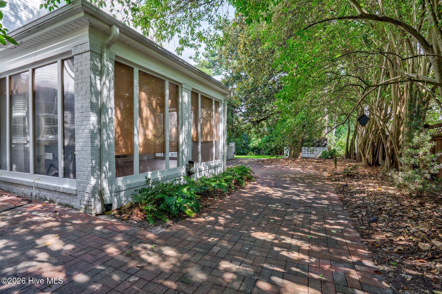 1608 Lafayette Avenue