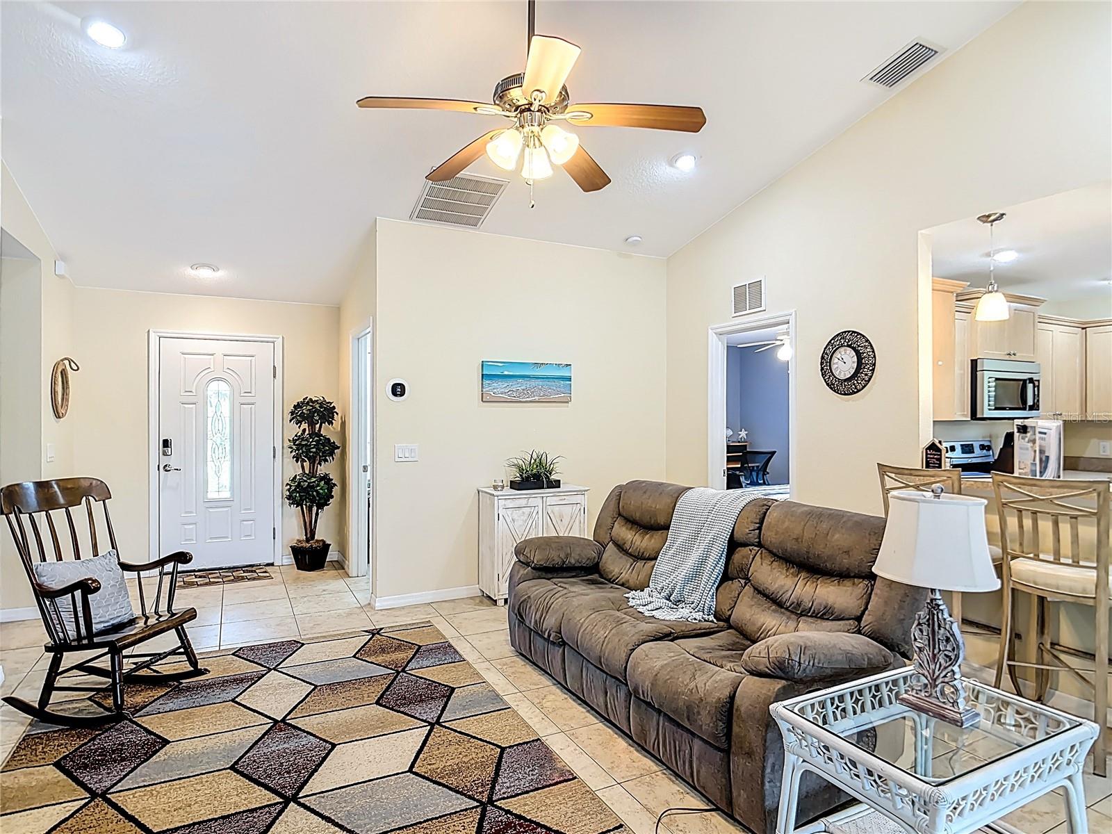208 JENNIFER DR