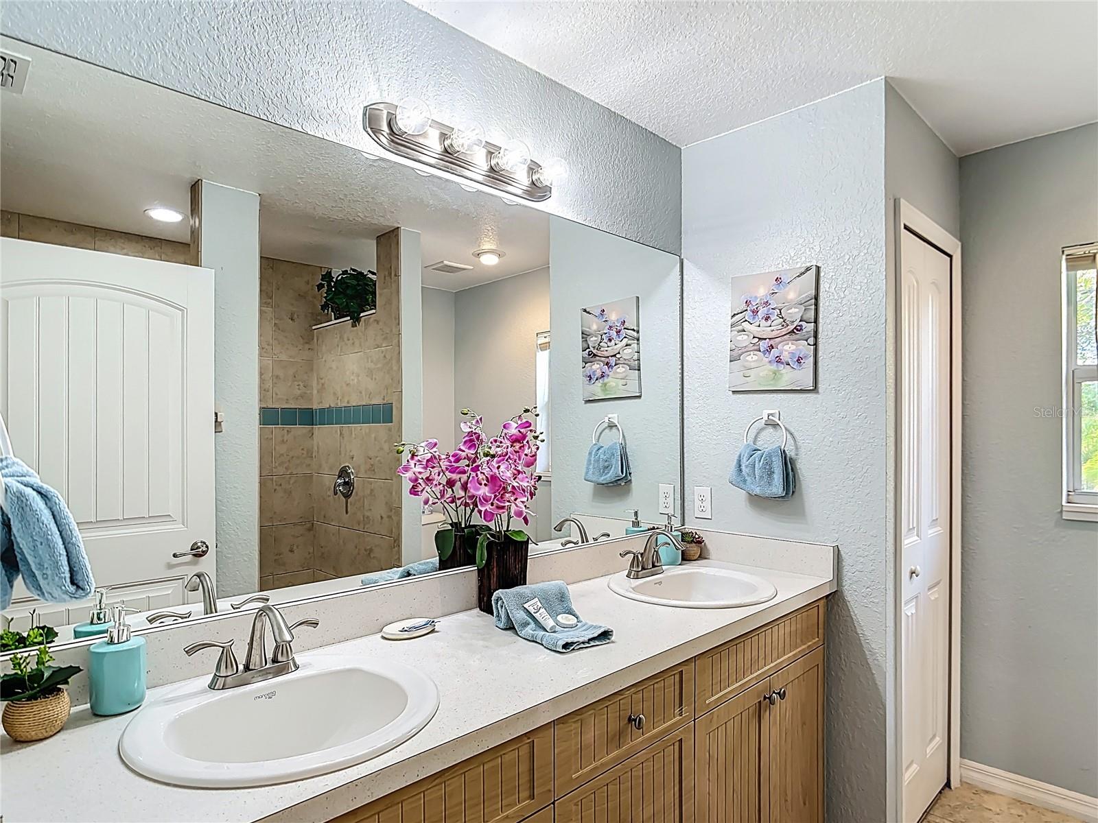 208 JENNIFER DR