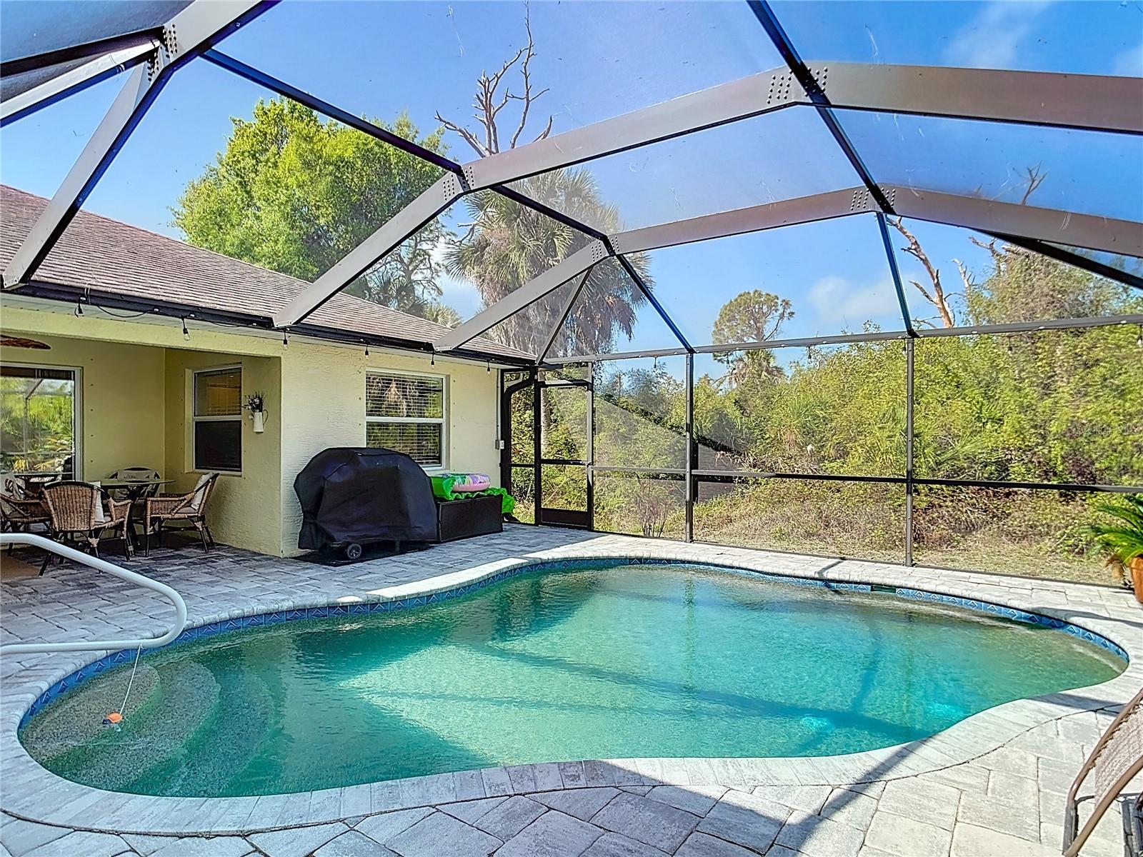 208 JENNIFER DR