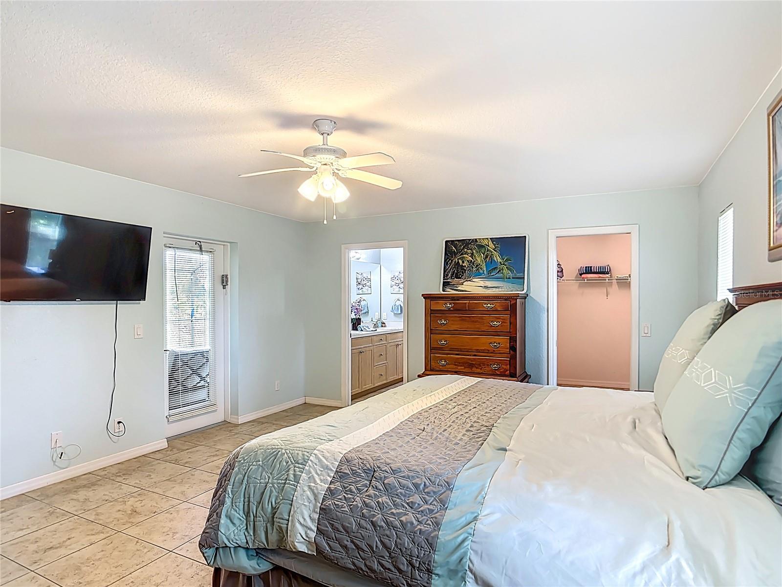 208 JENNIFER DR
