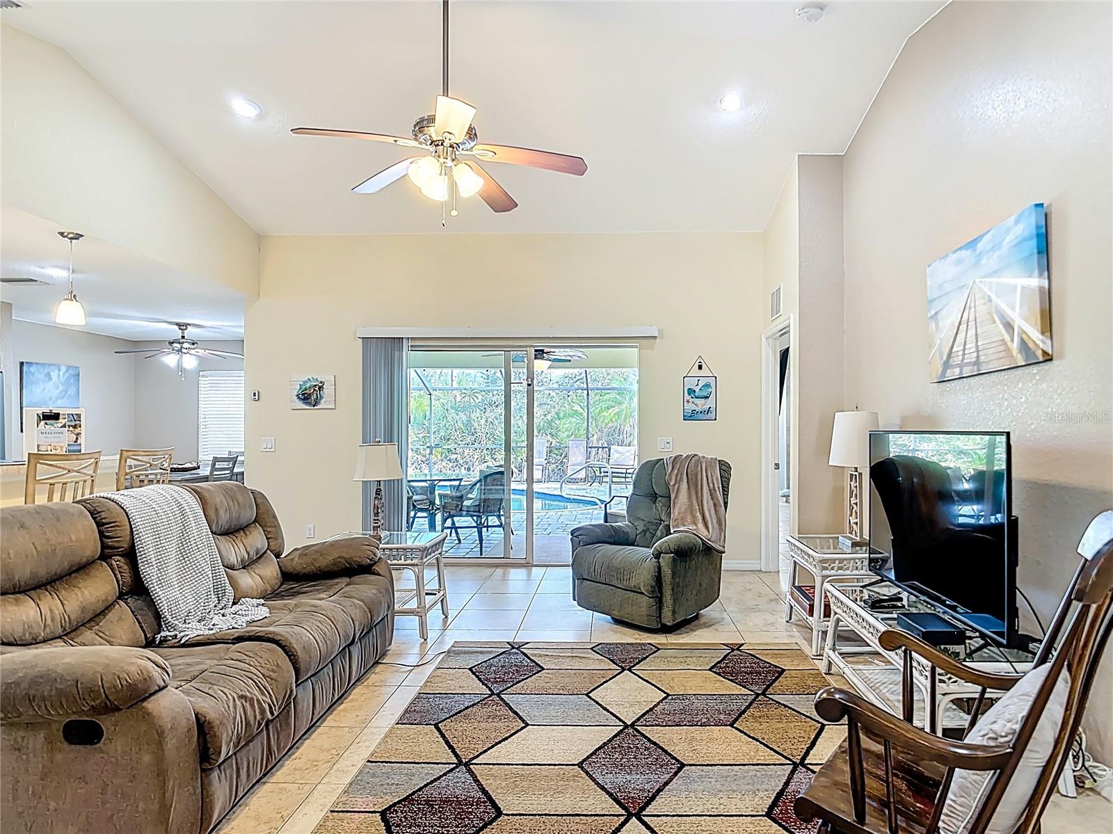 208 JENNIFER DR