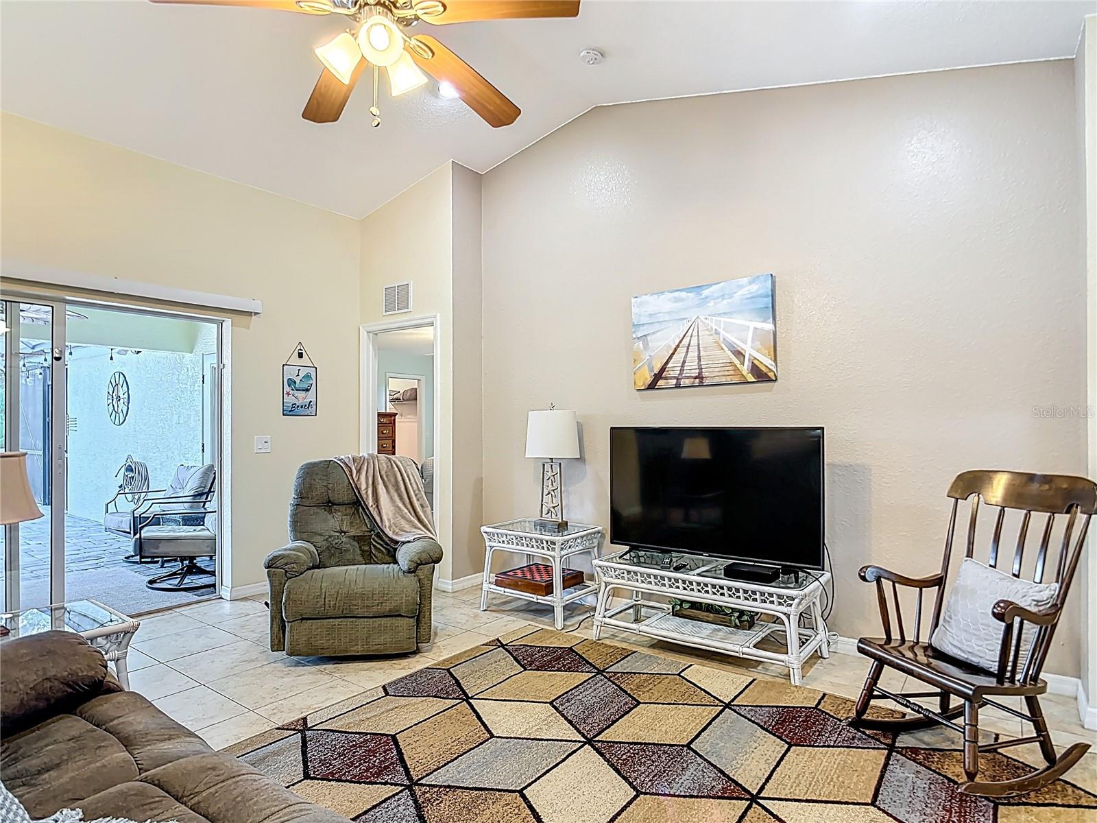 208 JENNIFER DR
