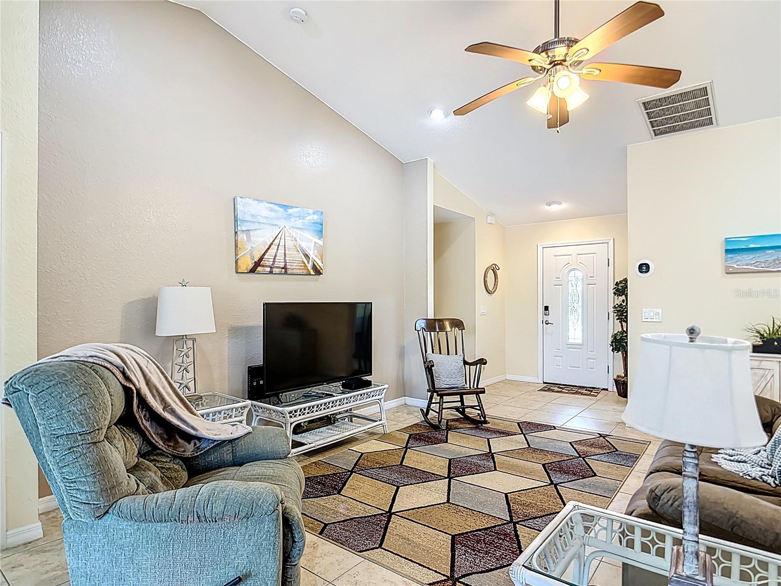 208 JENNIFER DR