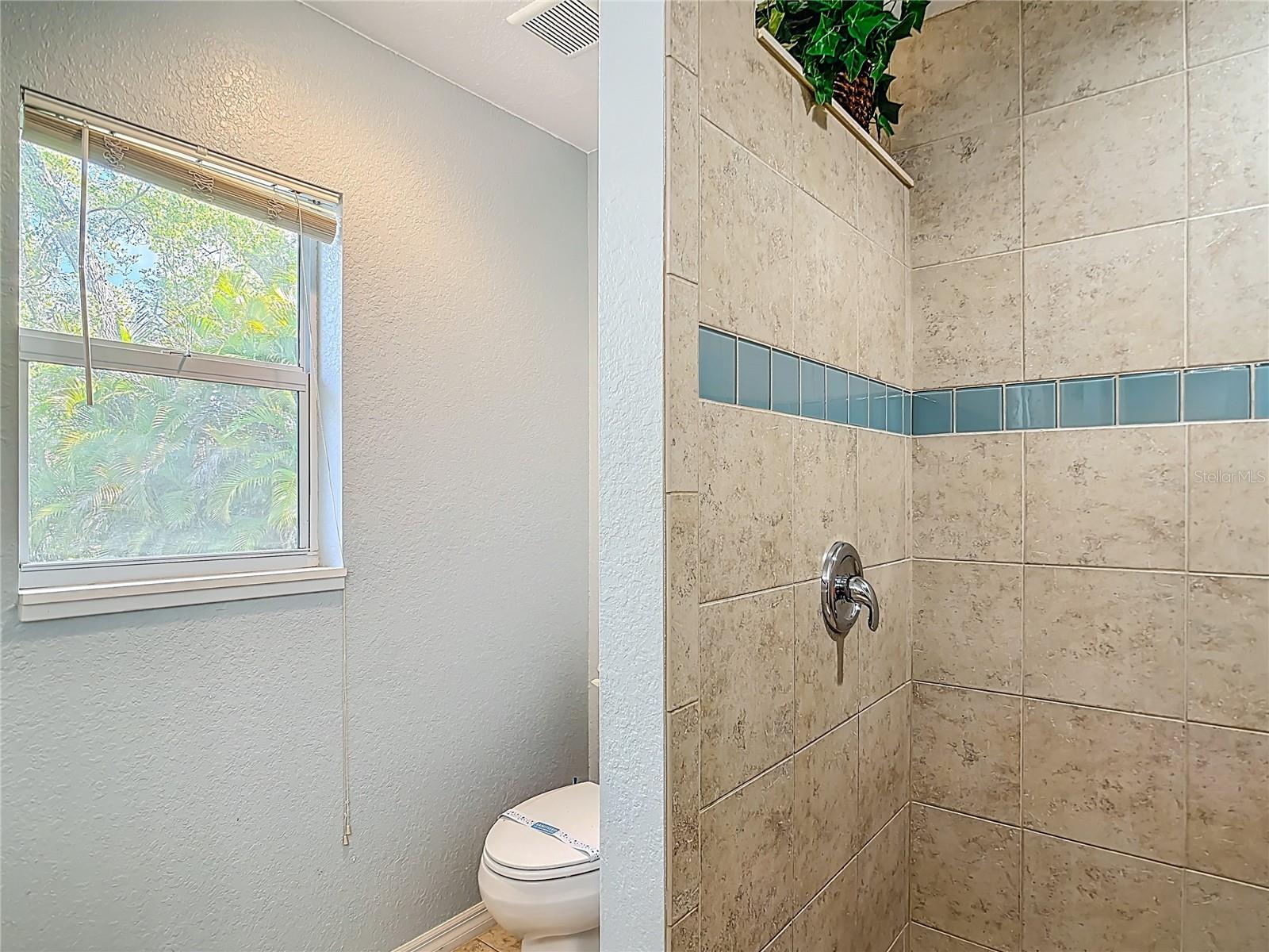208 JENNIFER DR