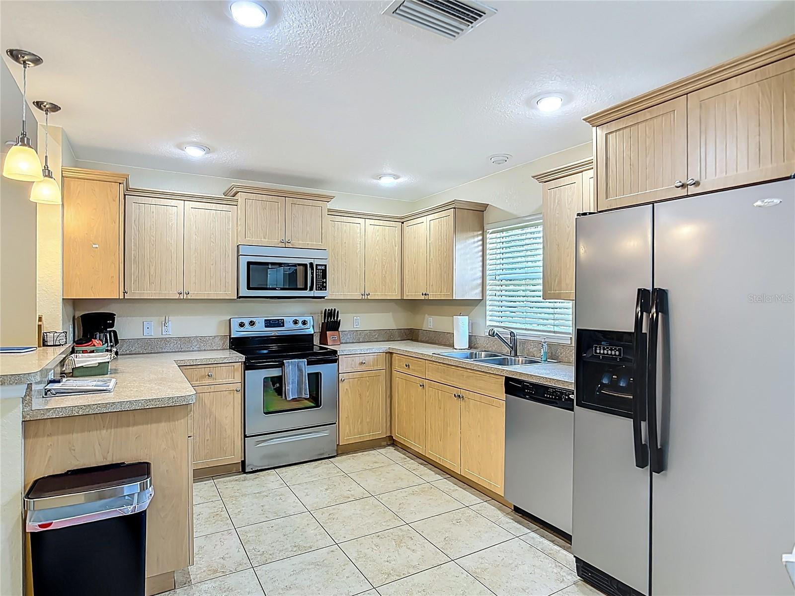 208 JENNIFER DR