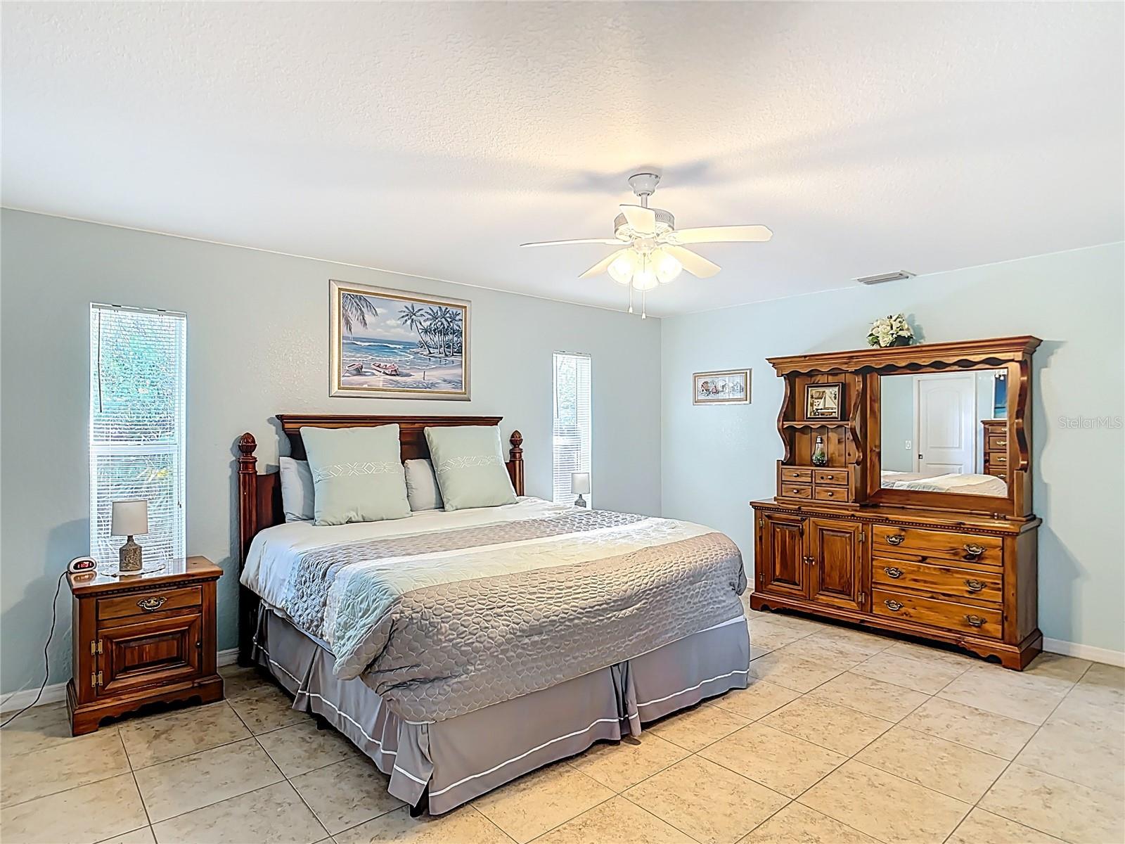 208 JENNIFER DR