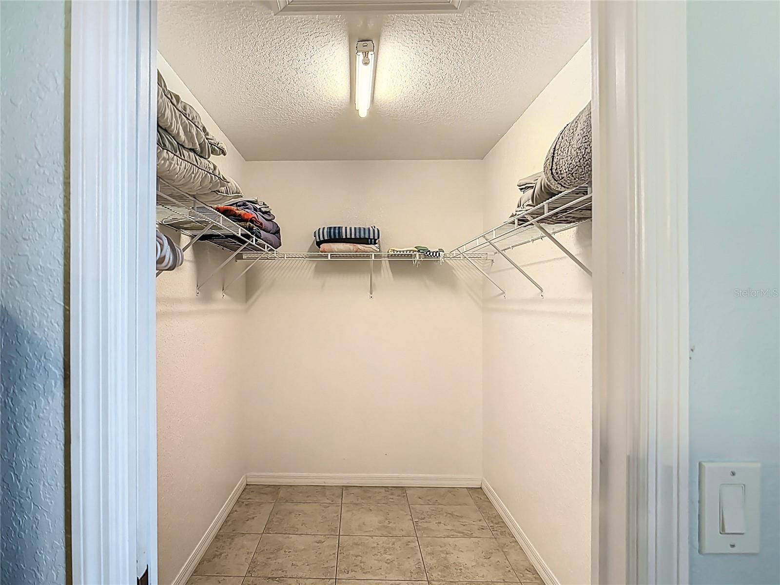 208 JENNIFER DR