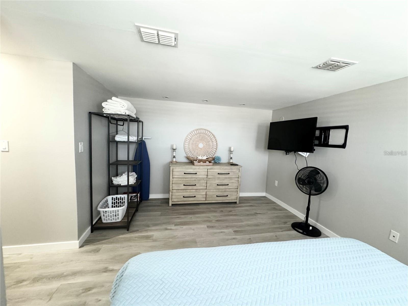 1255 TARPON CENTER DR #612