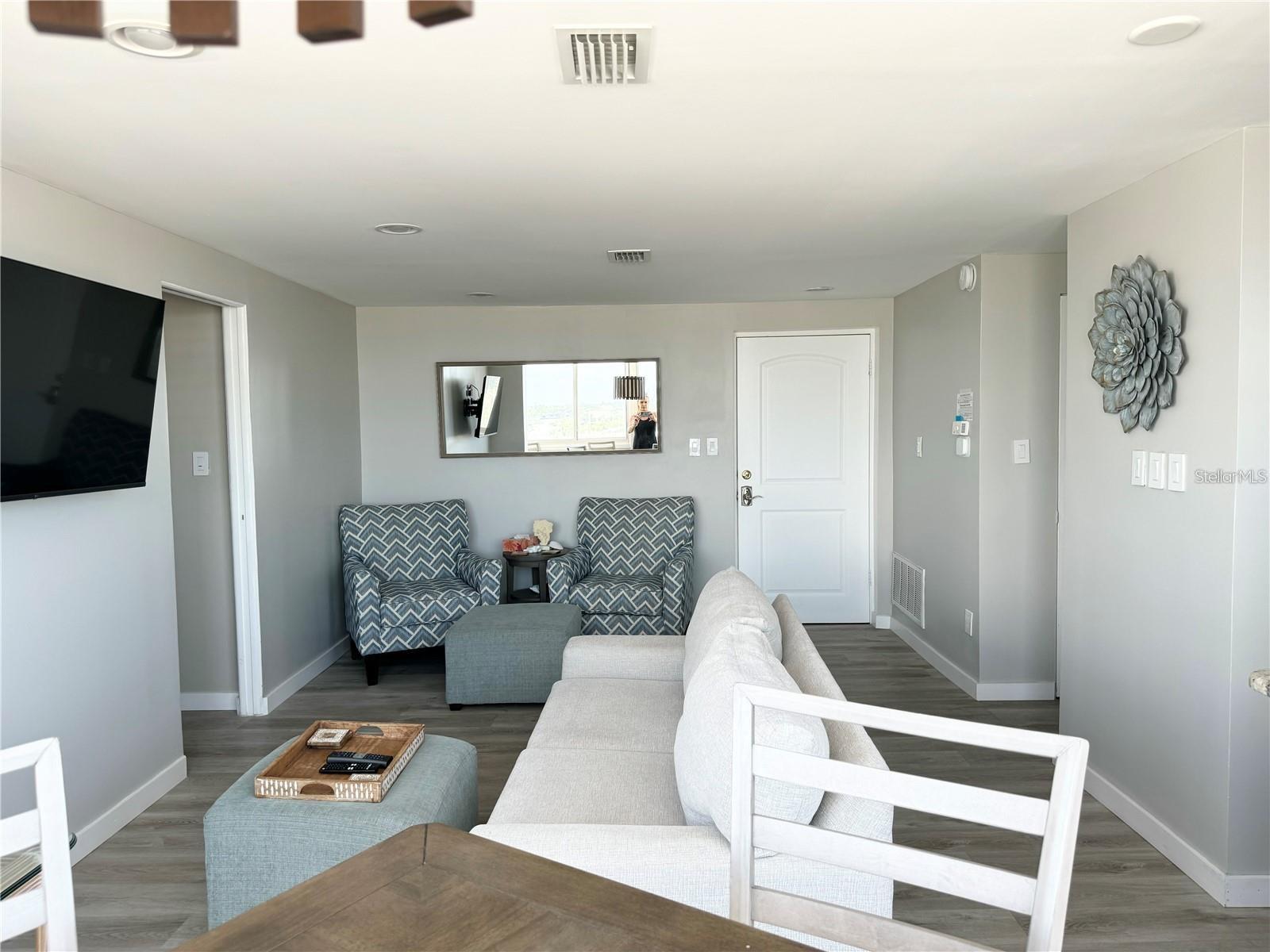 1255 TARPON CENTER DR #612