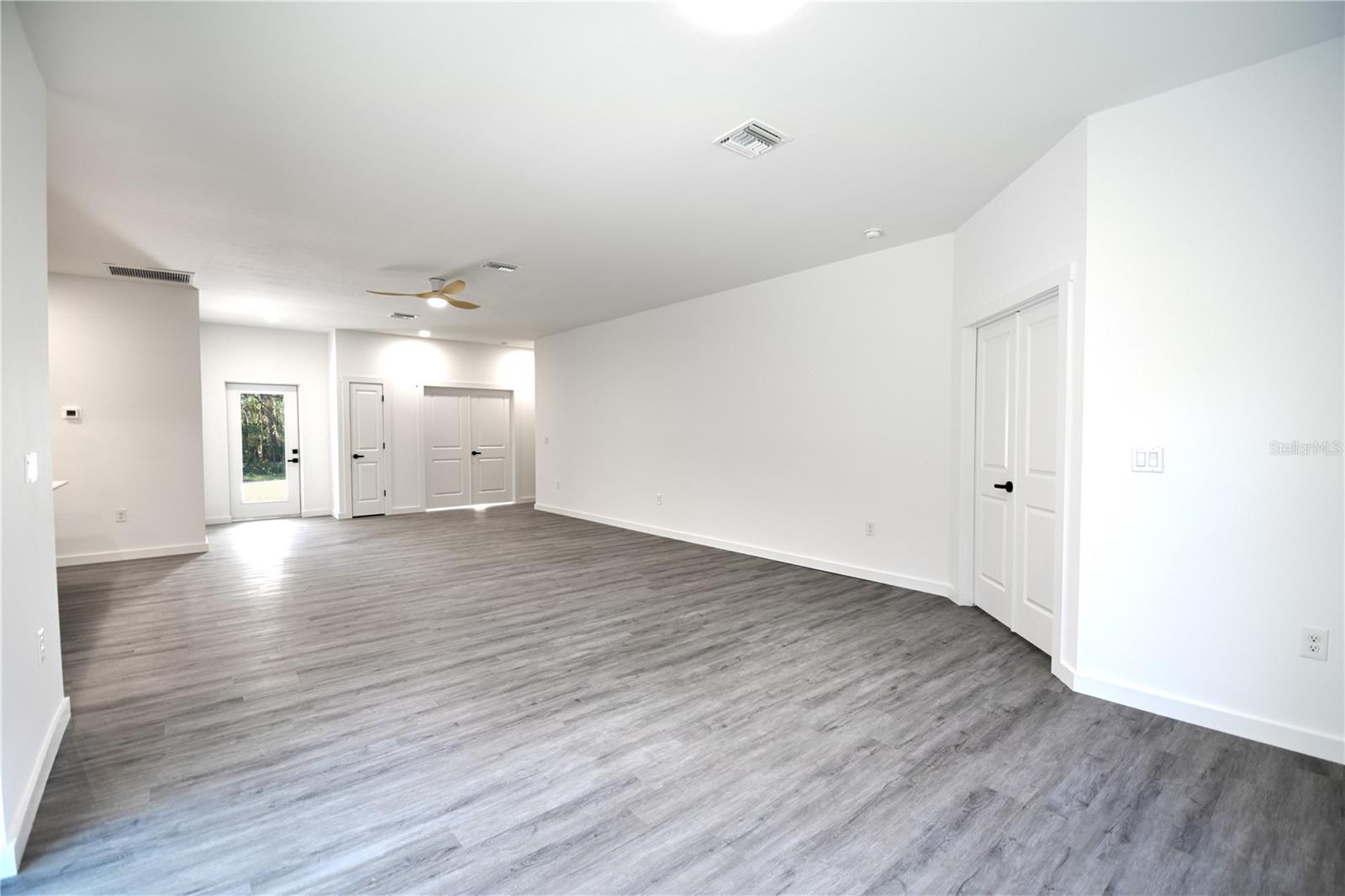 18380 DAKOTA AVE