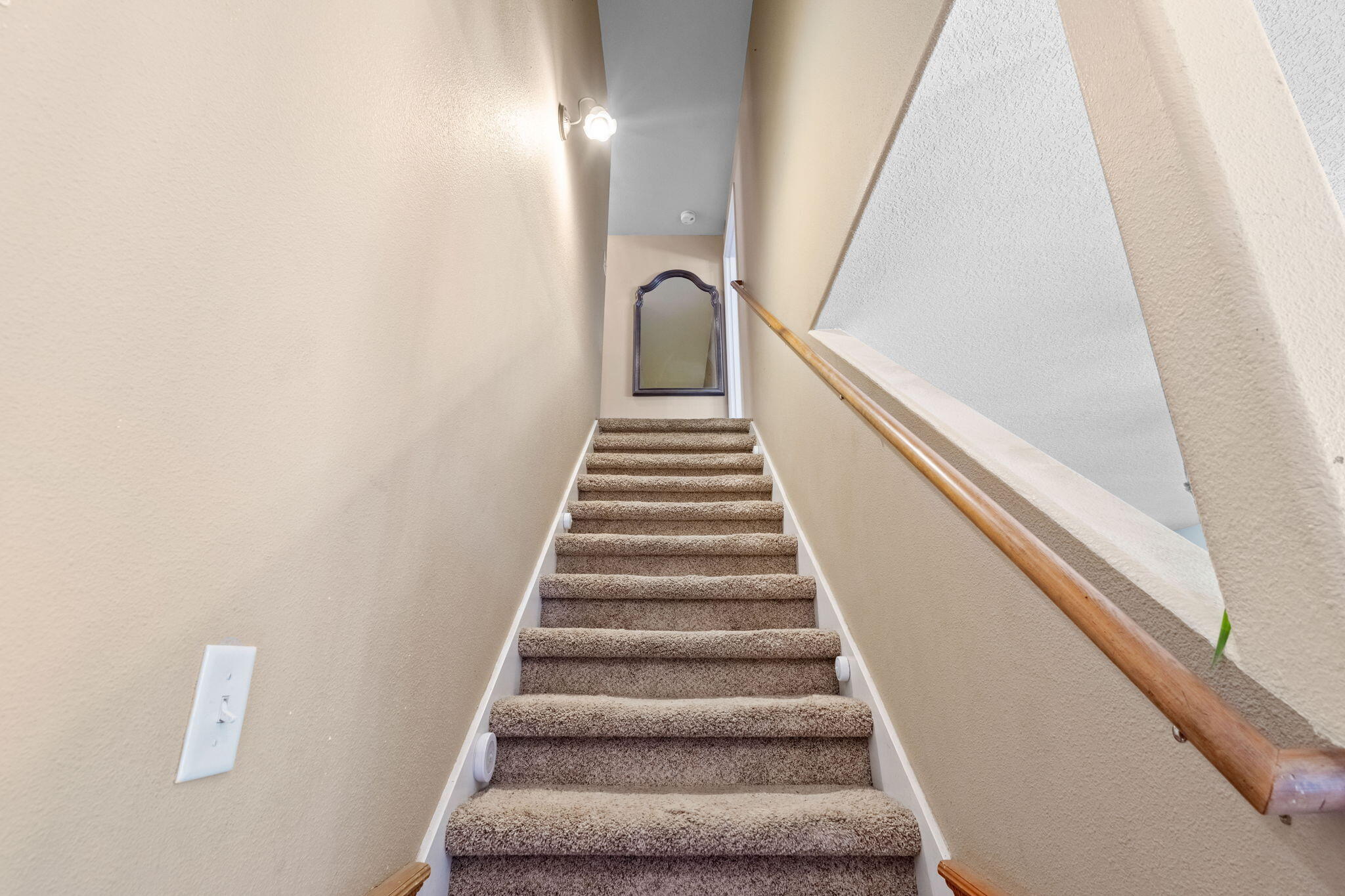 634 NE Sandstone Court, 1