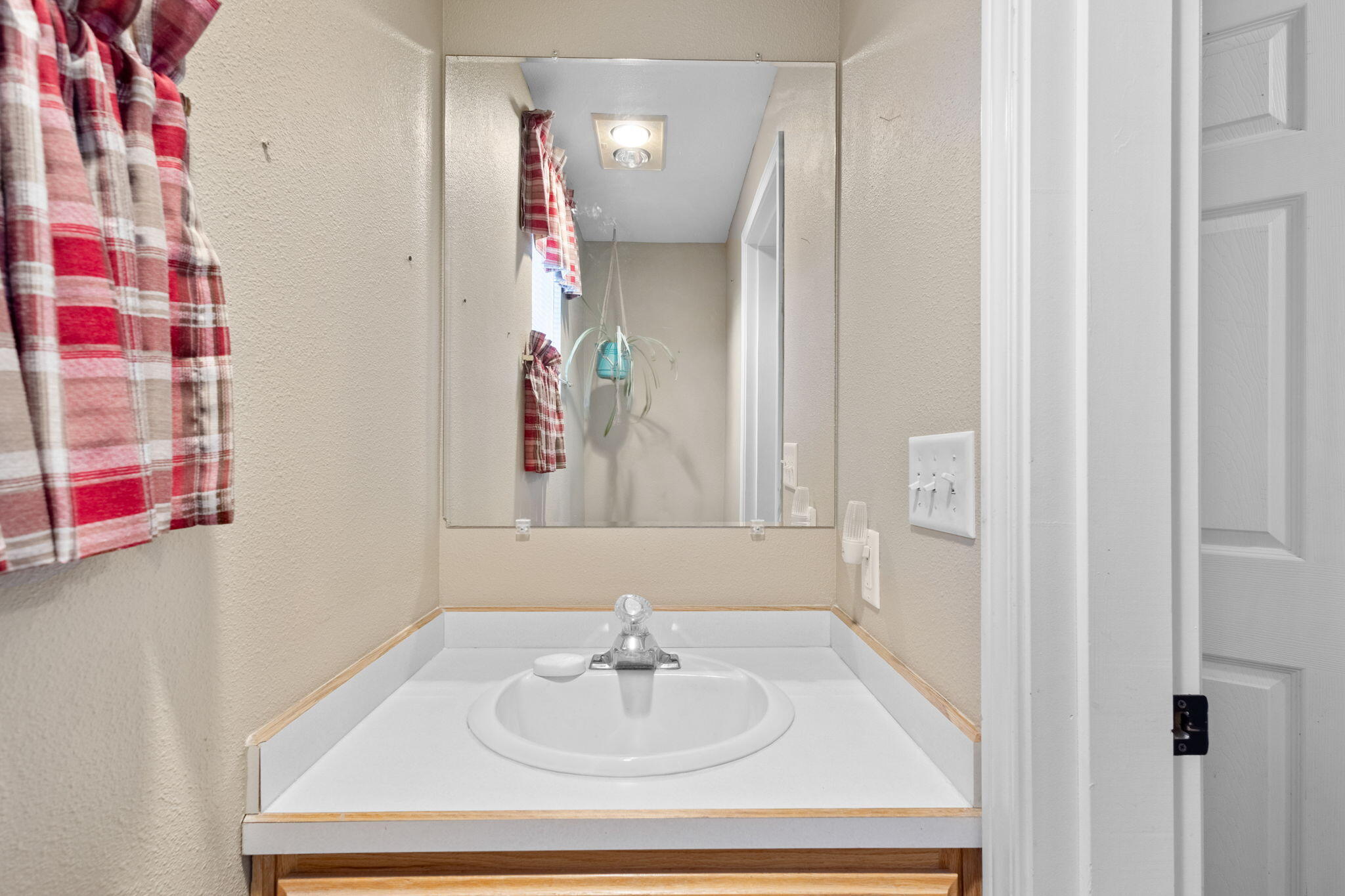 634 NE Sandstone Court, 1