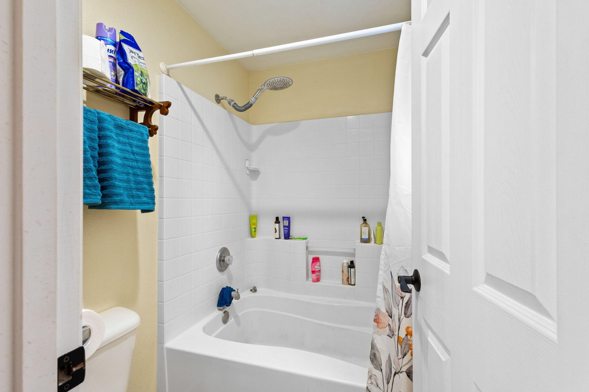 634 NE Sandstone Court, 1