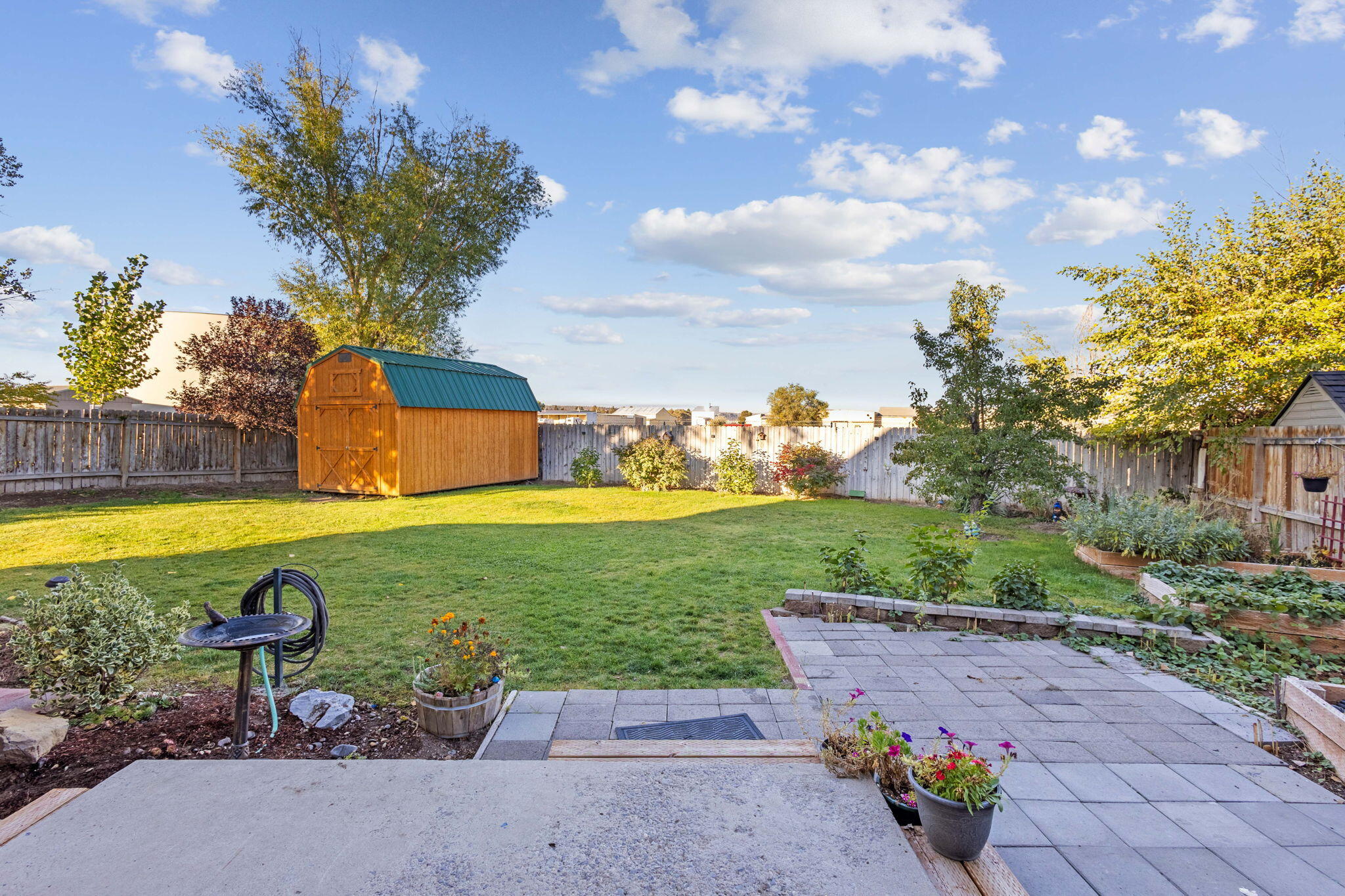 634 NE Sandstone Court, 1