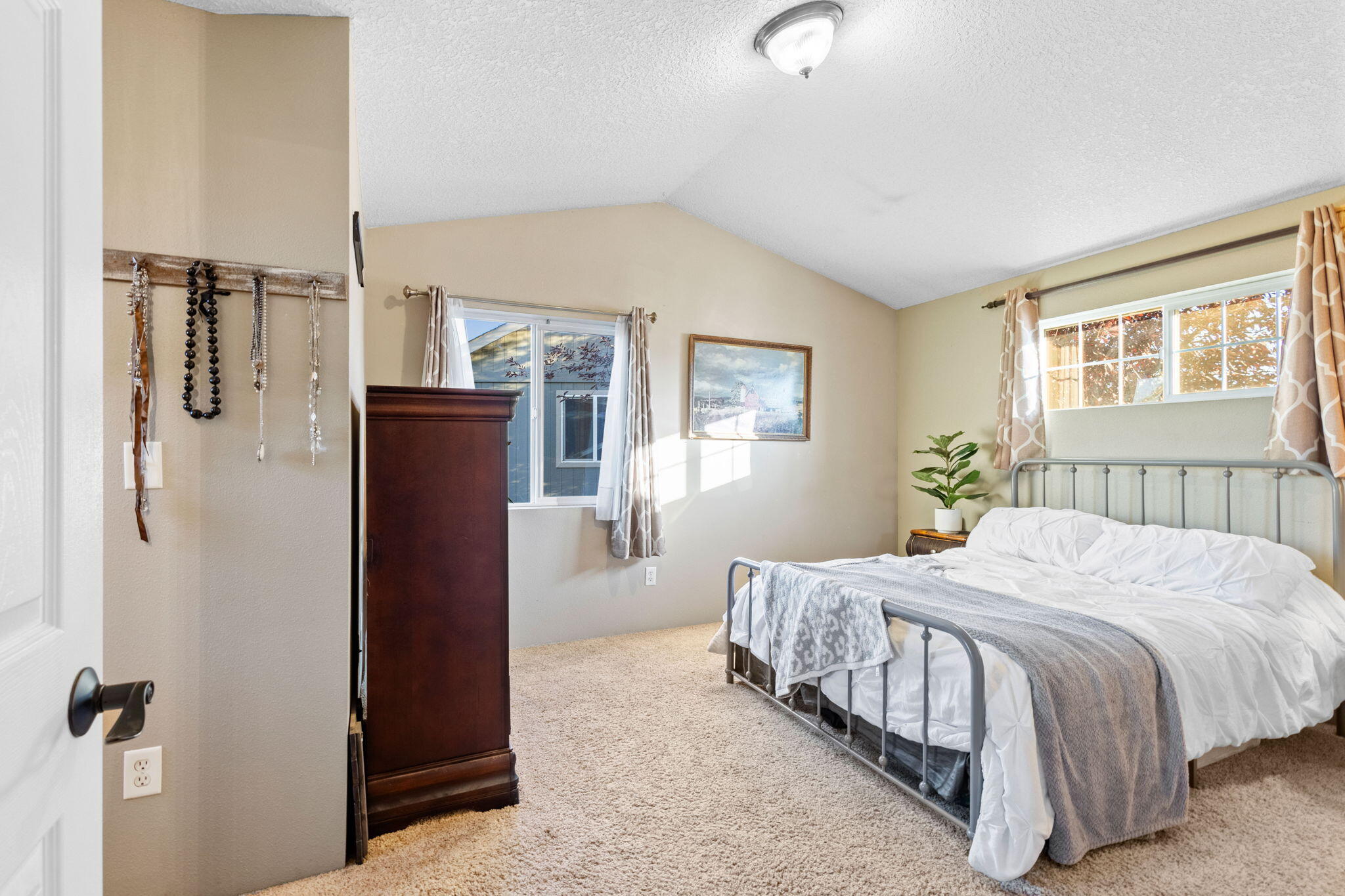 634 NE Sandstone Court, 1