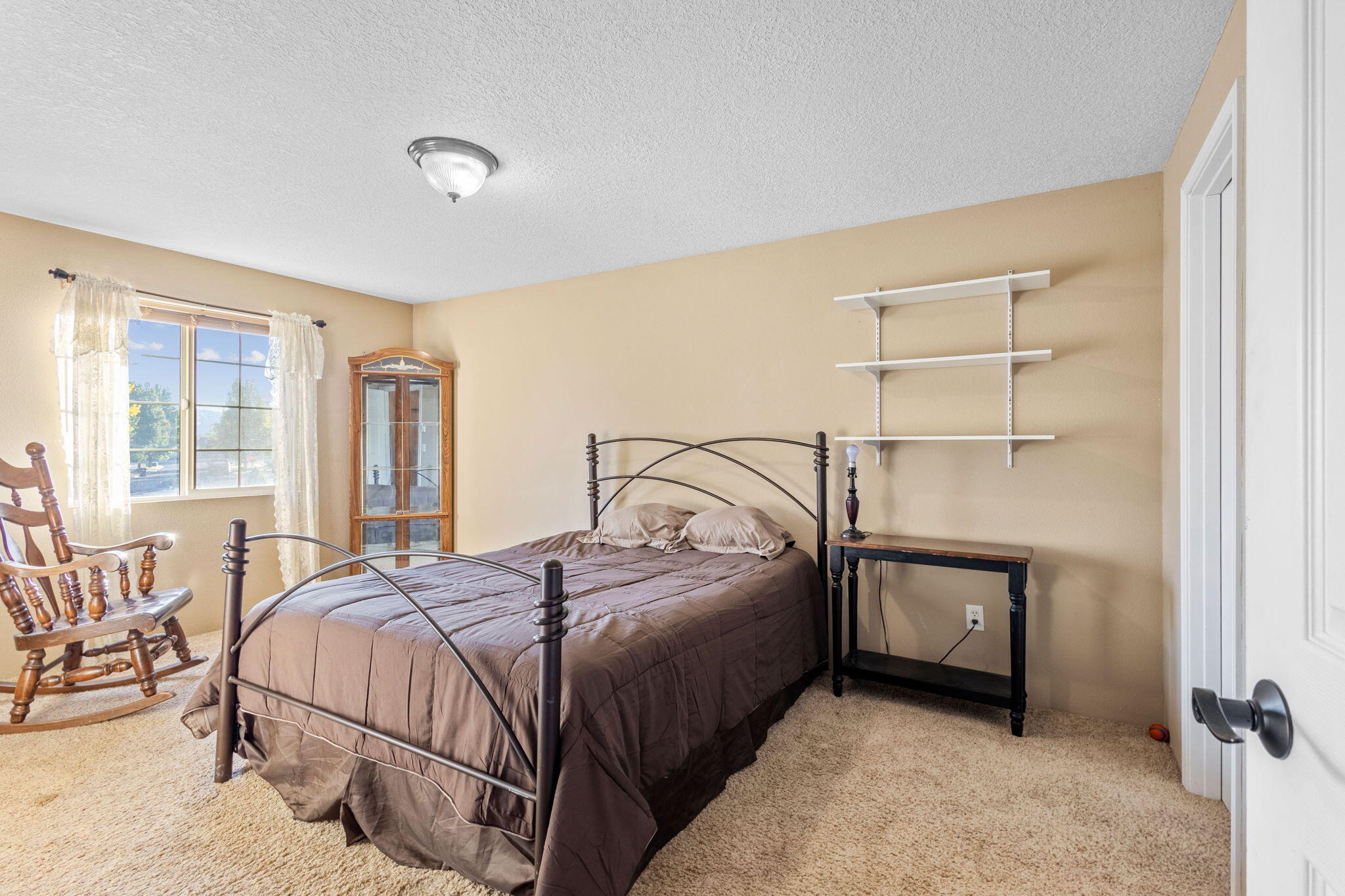 634 NE Sandstone Court, 1