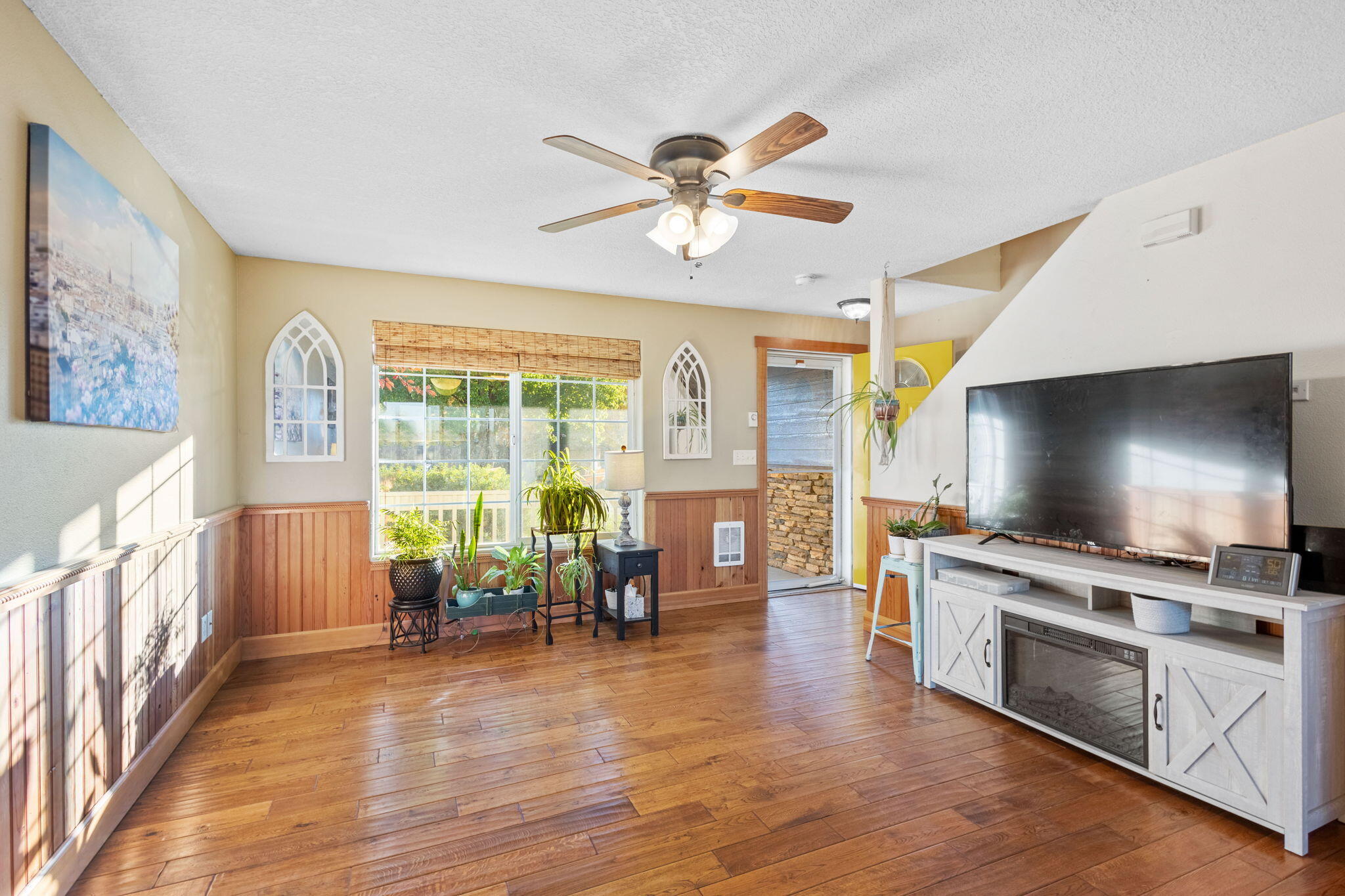 634 NE Sandstone Court, 1