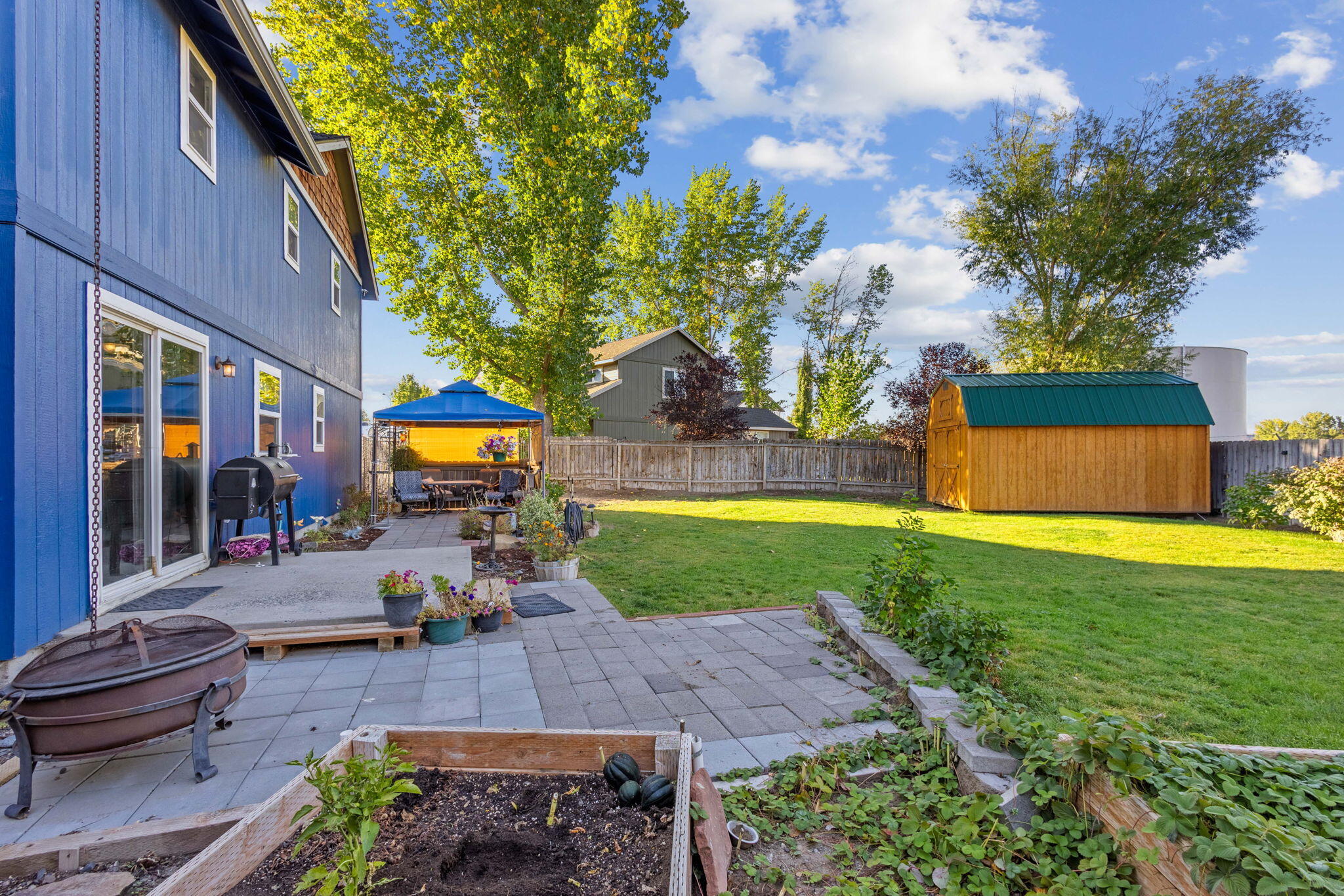 634 NE Sandstone Court, 1