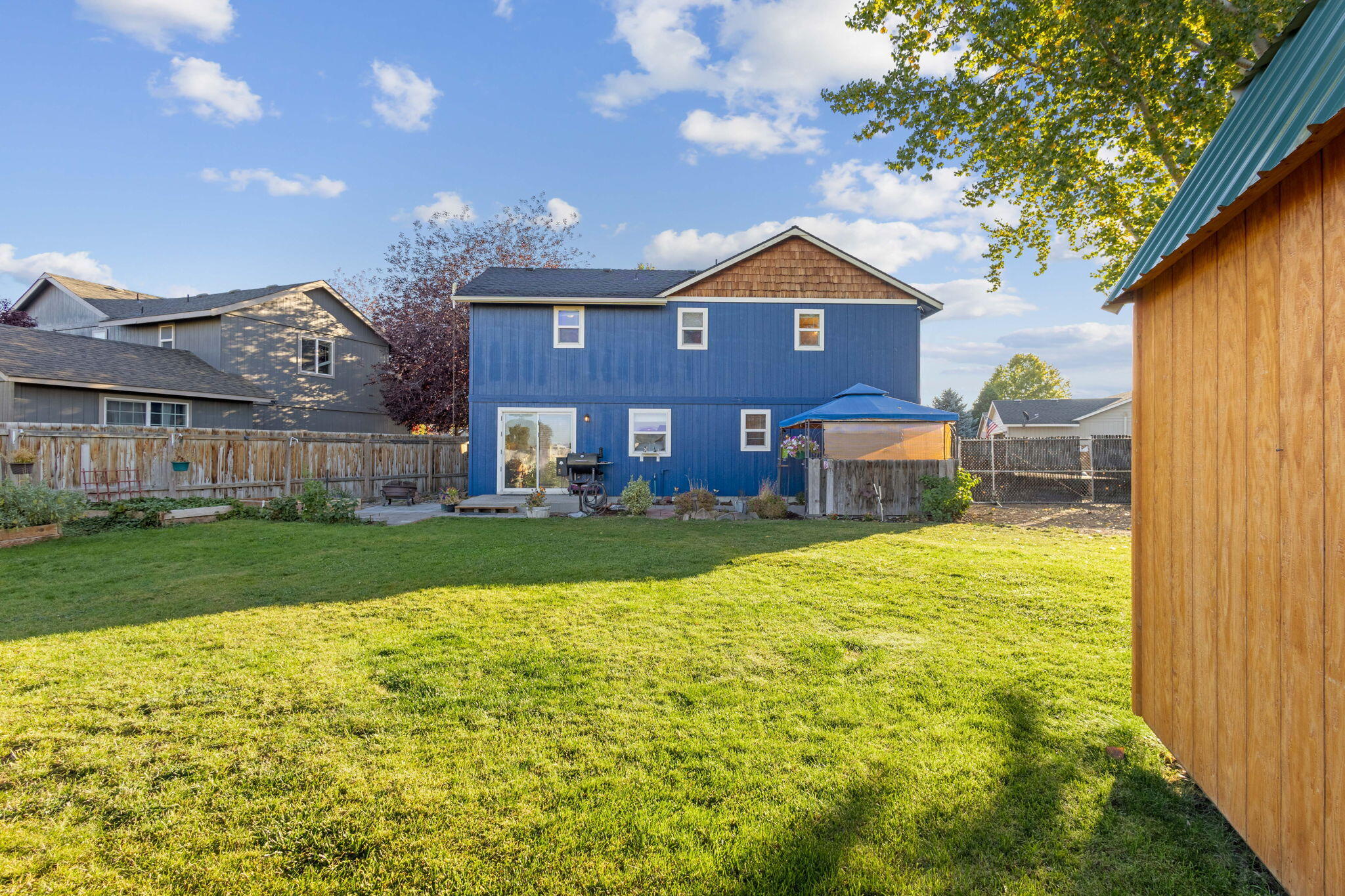 634 NE Sandstone Court, 1