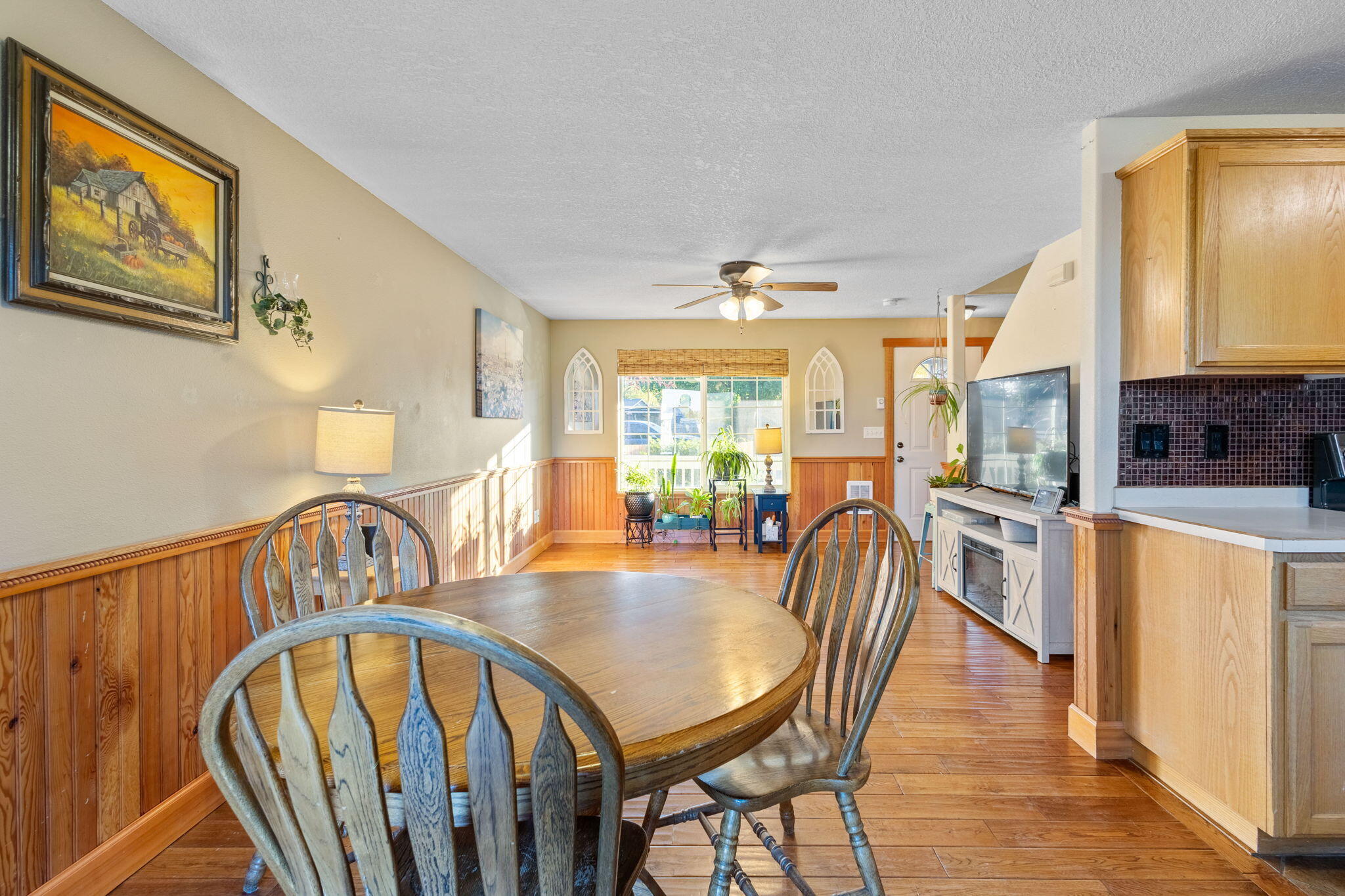 634 NE Sandstone Court, 1