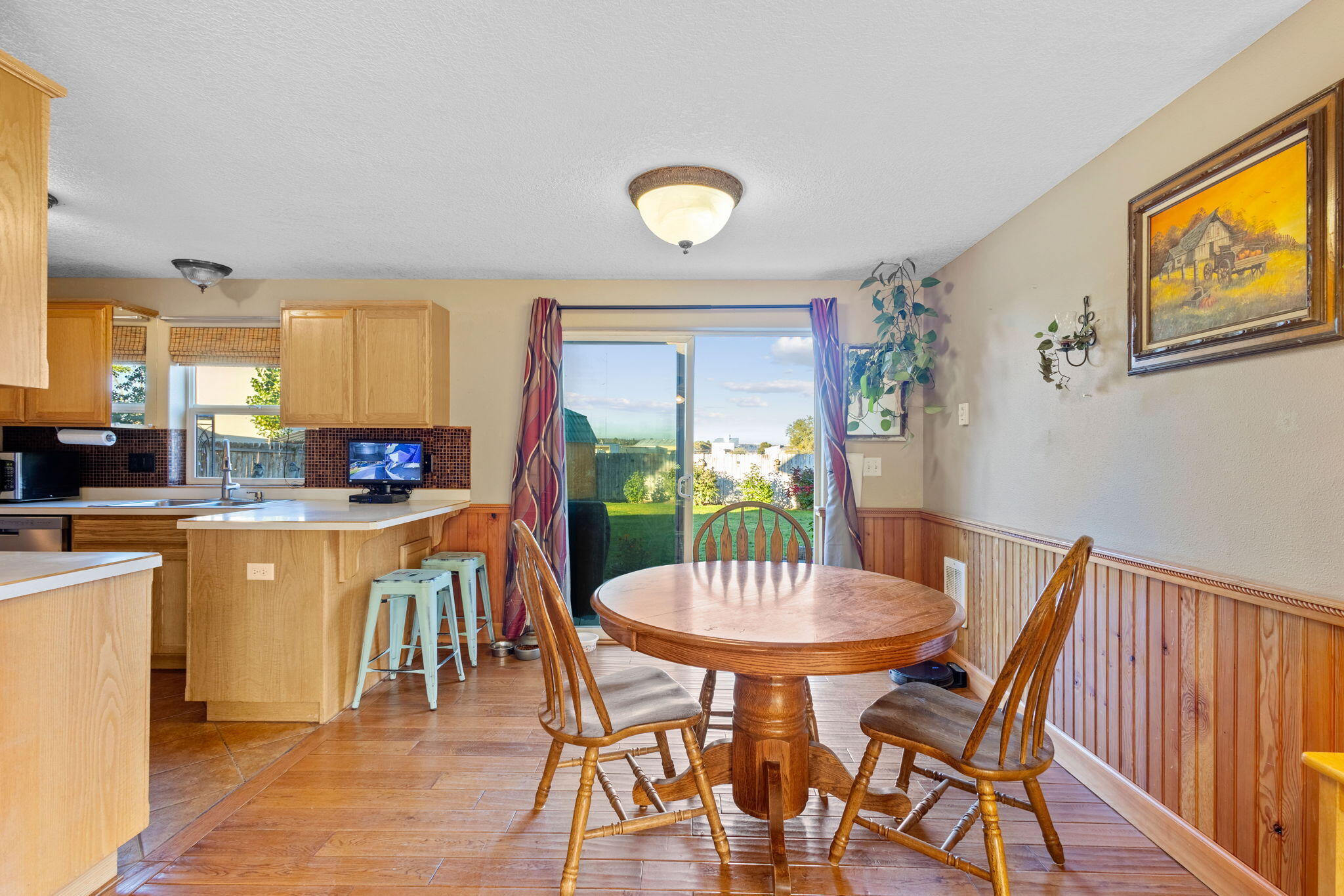 634 NE Sandstone Court, 1