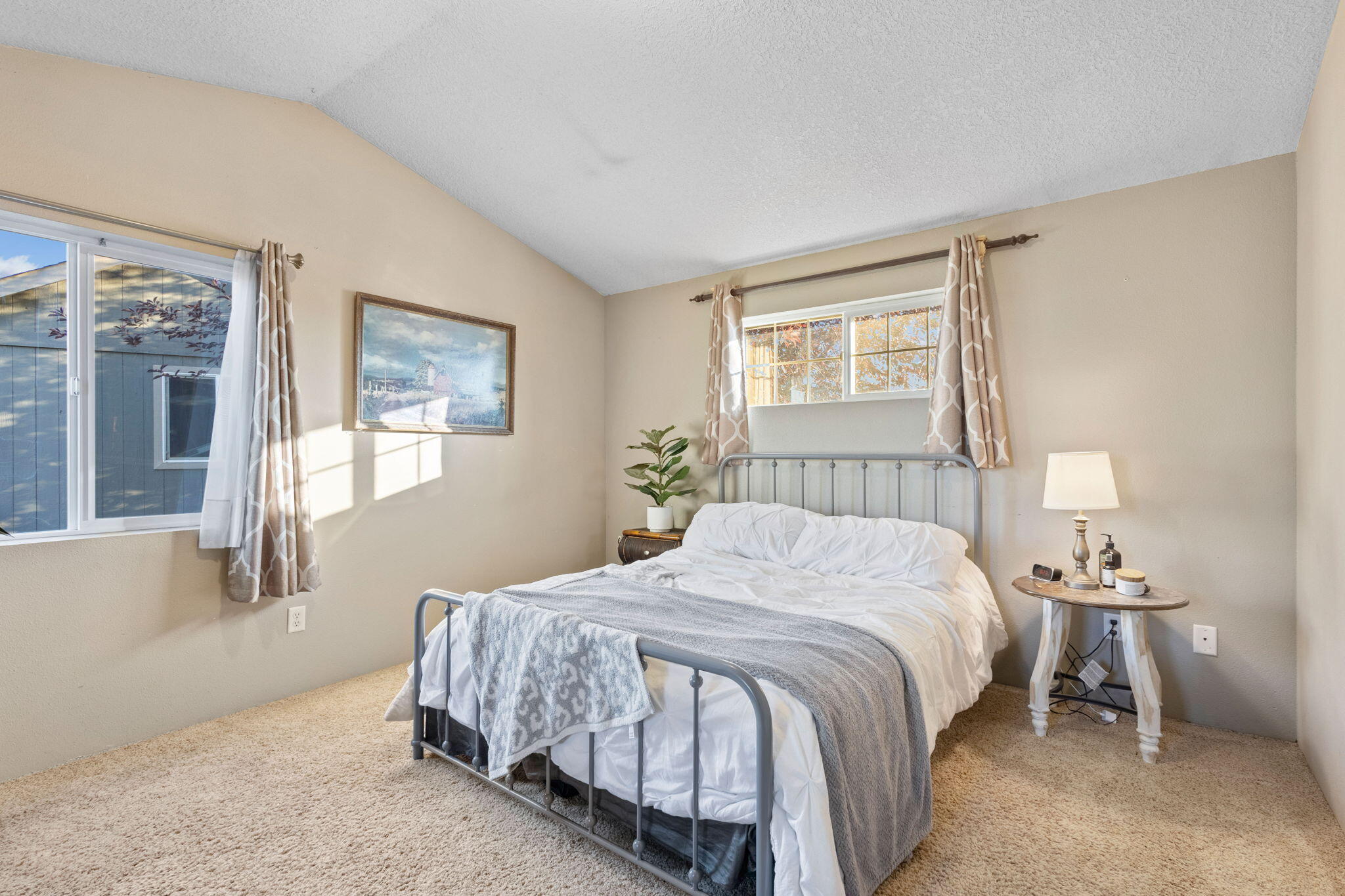 634 NE Sandstone Court, 1