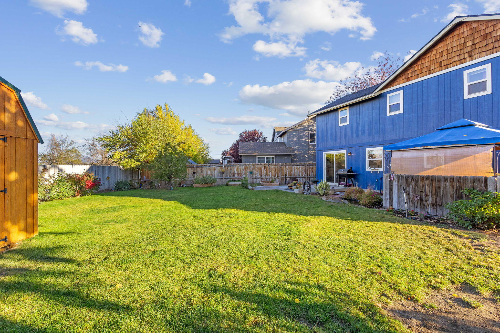 634 NE Sandstone Court, 1