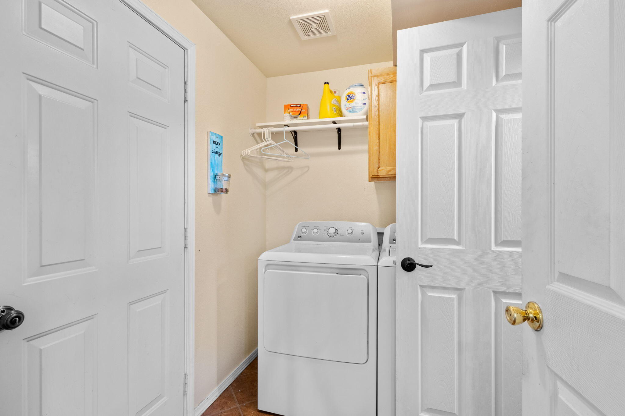 634 NE Sandstone Court, 1