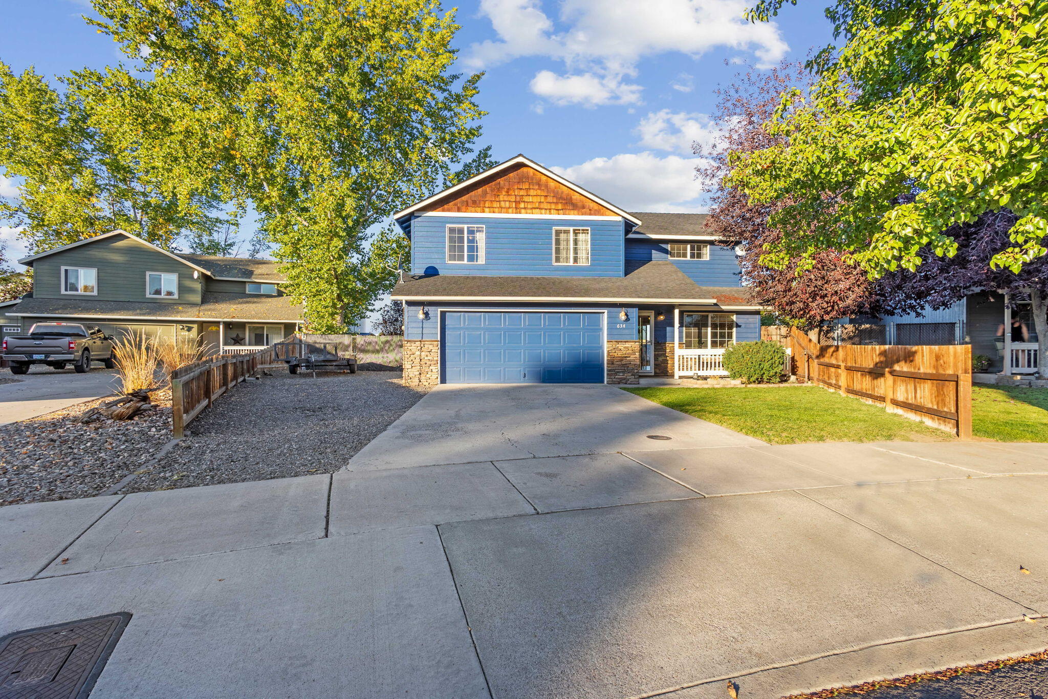 634 NE Sandstone Court, 1