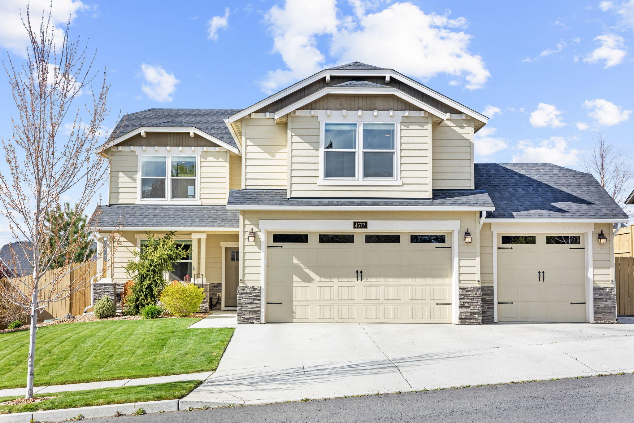 4577 SW Volcano Avenue