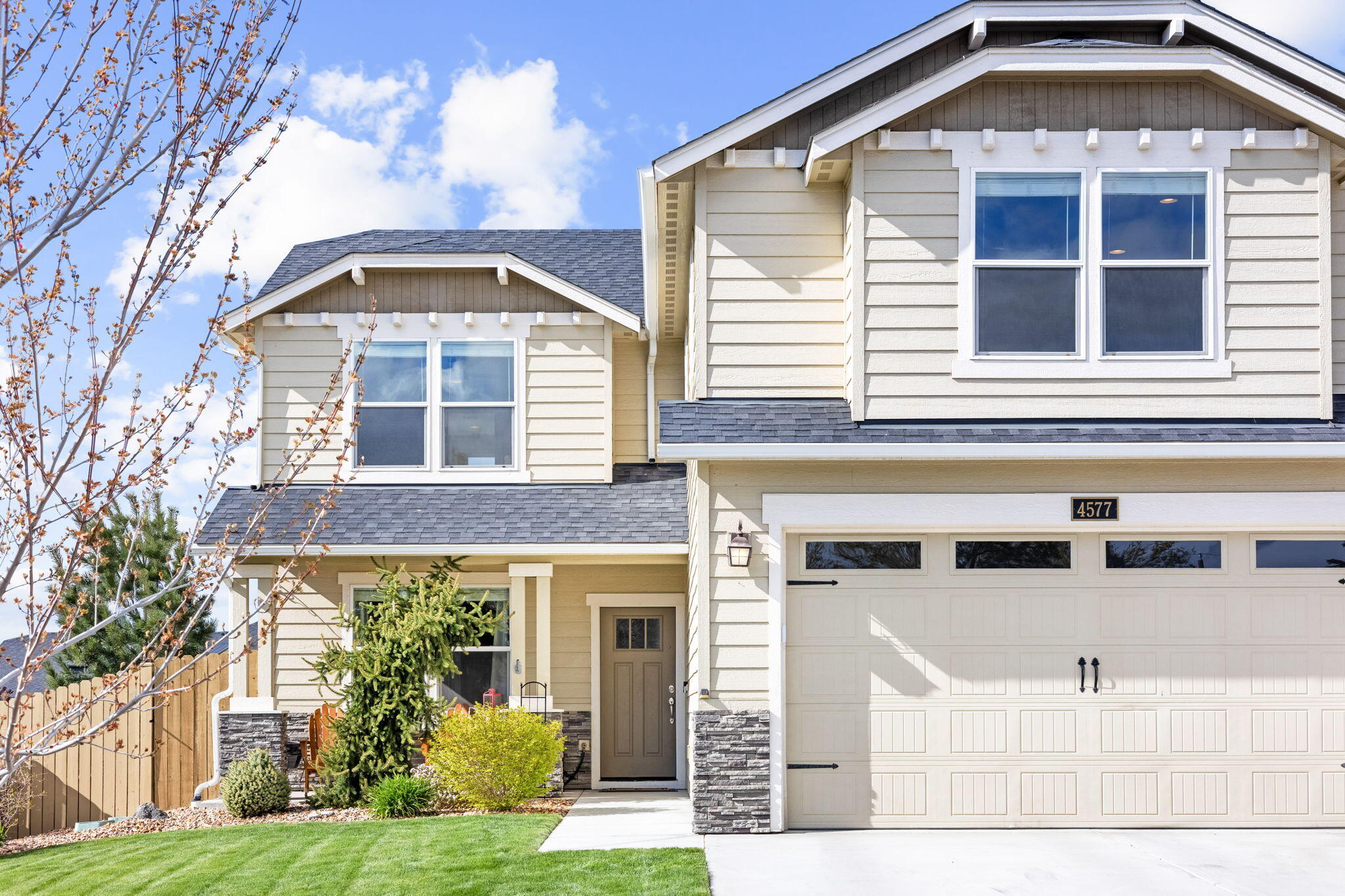 4577 SW Volcano Avenue