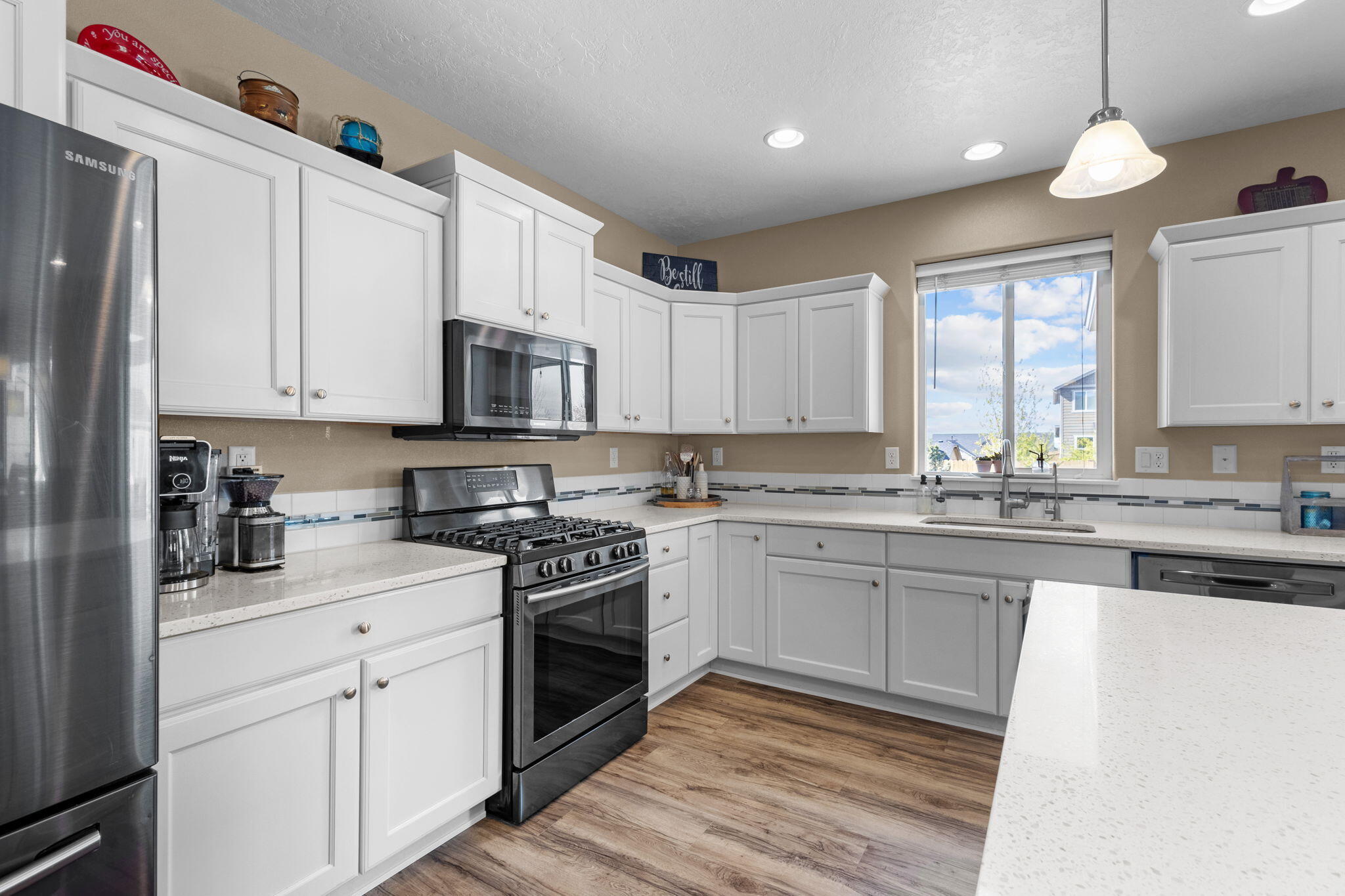 4577 SW Volcano Avenue