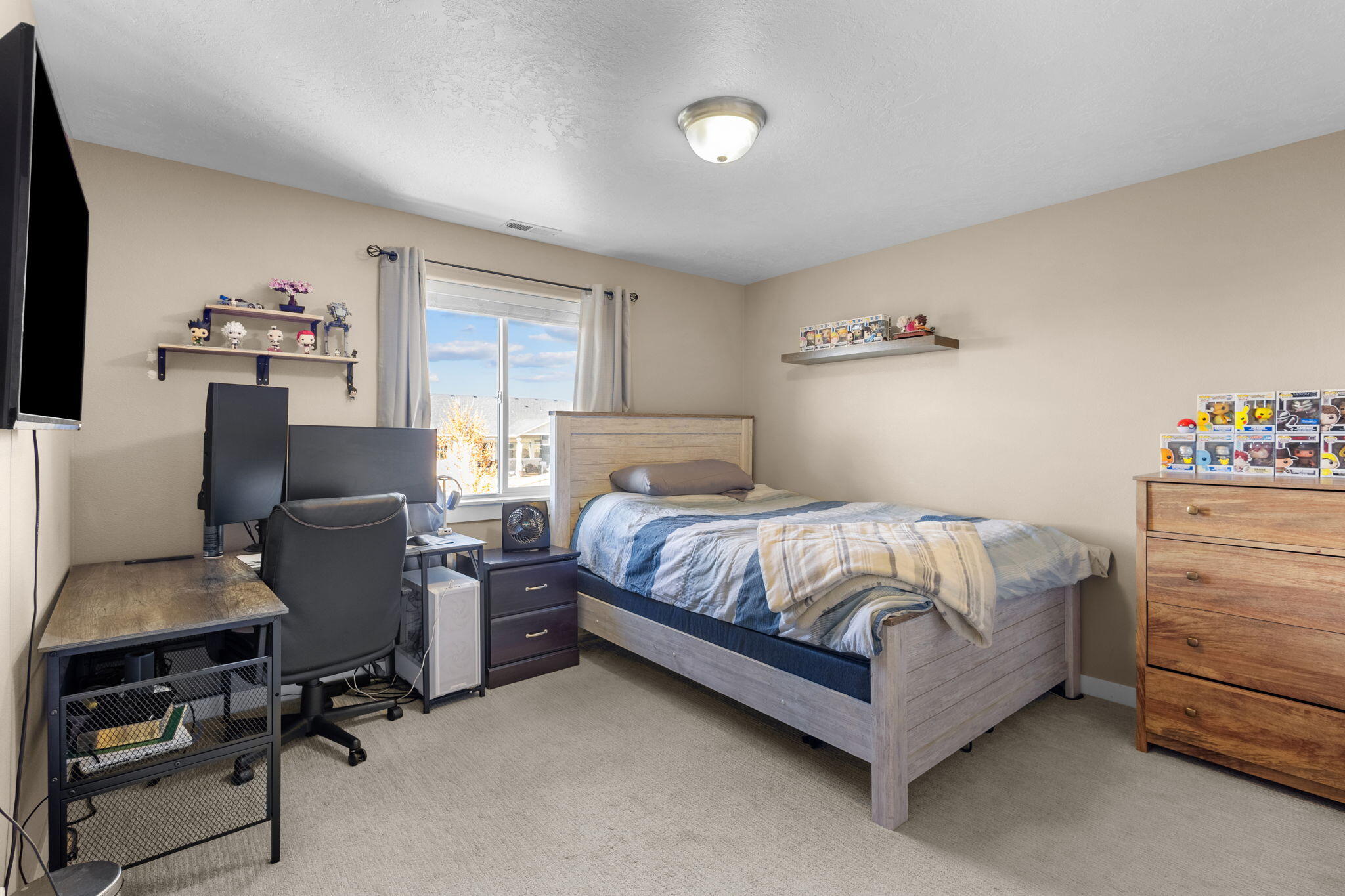 4577 SW Volcano Avenue